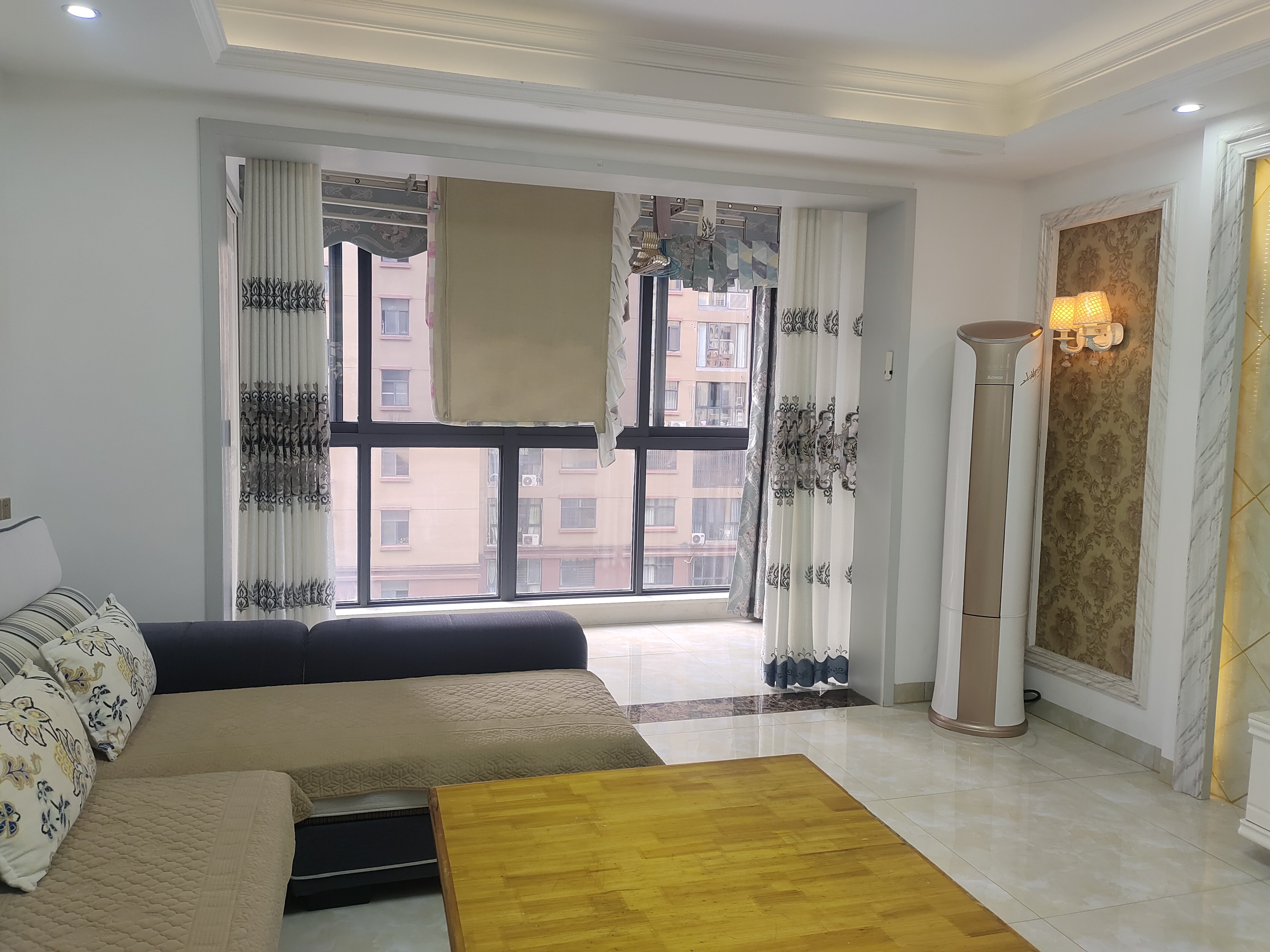 南坪花苑 3室2厅2卫 1800.0元/月 南坪花苑 3室2厅2卫 1800.0元/月室内图