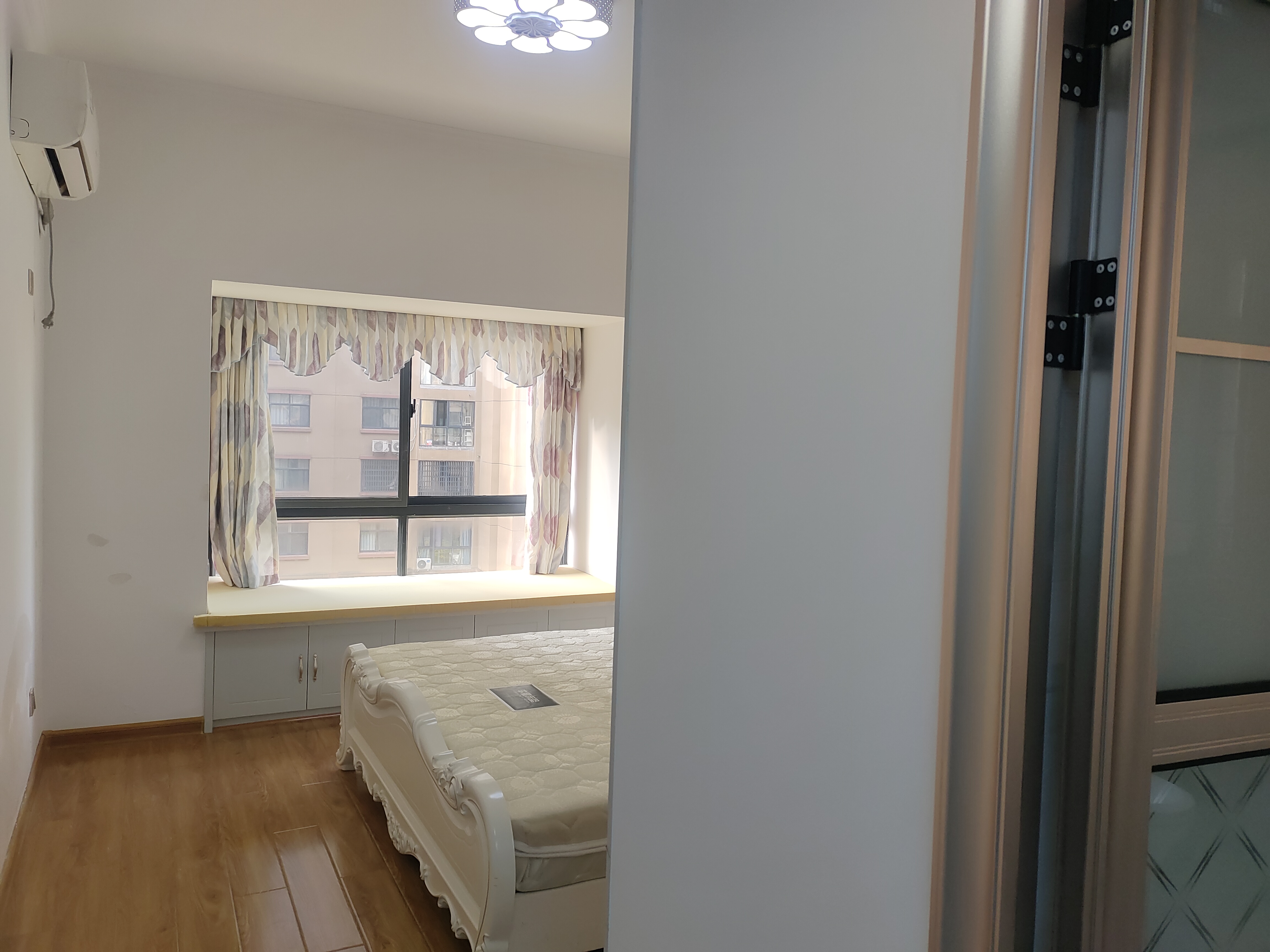 南坪花苑 3室2厅2卫 1800.0元/月 南坪花苑 3室2厅2卫 1800.0元/月室内图