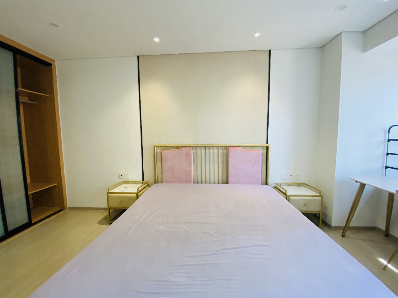 海航豪庭南苑 1室1厅1卫 120.0万 海航豪庭南苑 1室1厅1卫 120.0万客厅