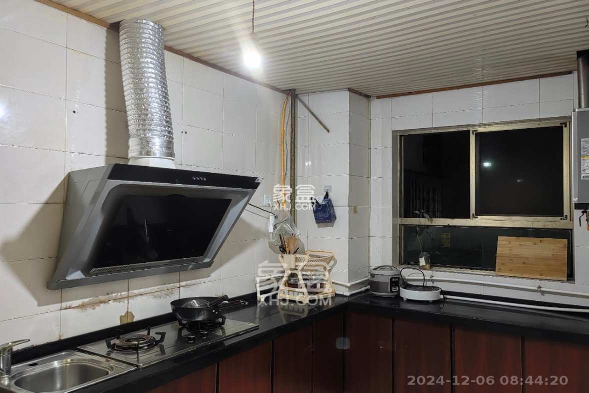 莲湖大厦  1室0厅0卫    2200.0元/月 莲湖大厦  1室0厅0卫    2200.0元/月室内图