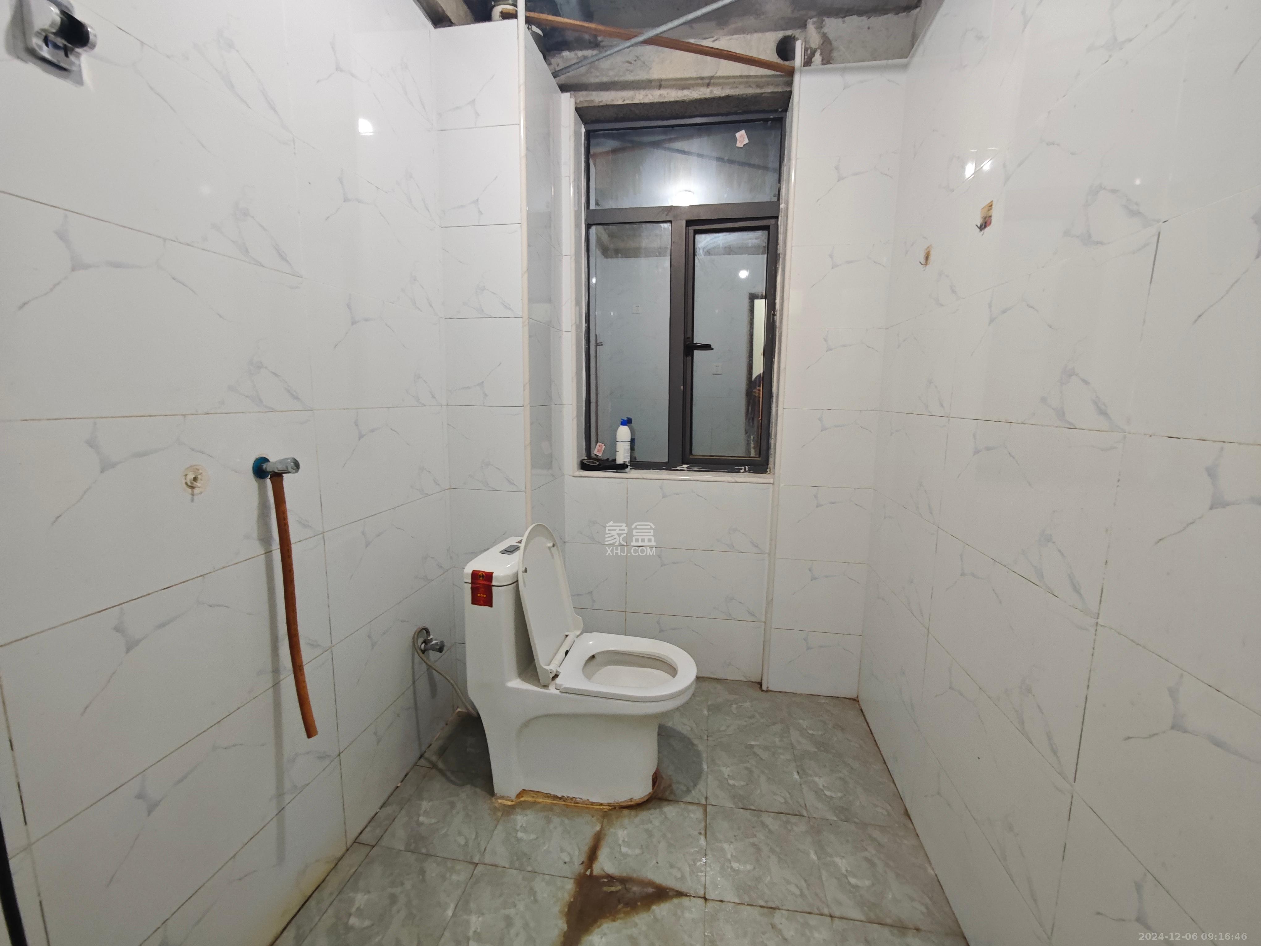 悦湖山 4室2厅1卫 2300.0元/月 悦湖山 4室2厅1卫 2300.0元/月室内图