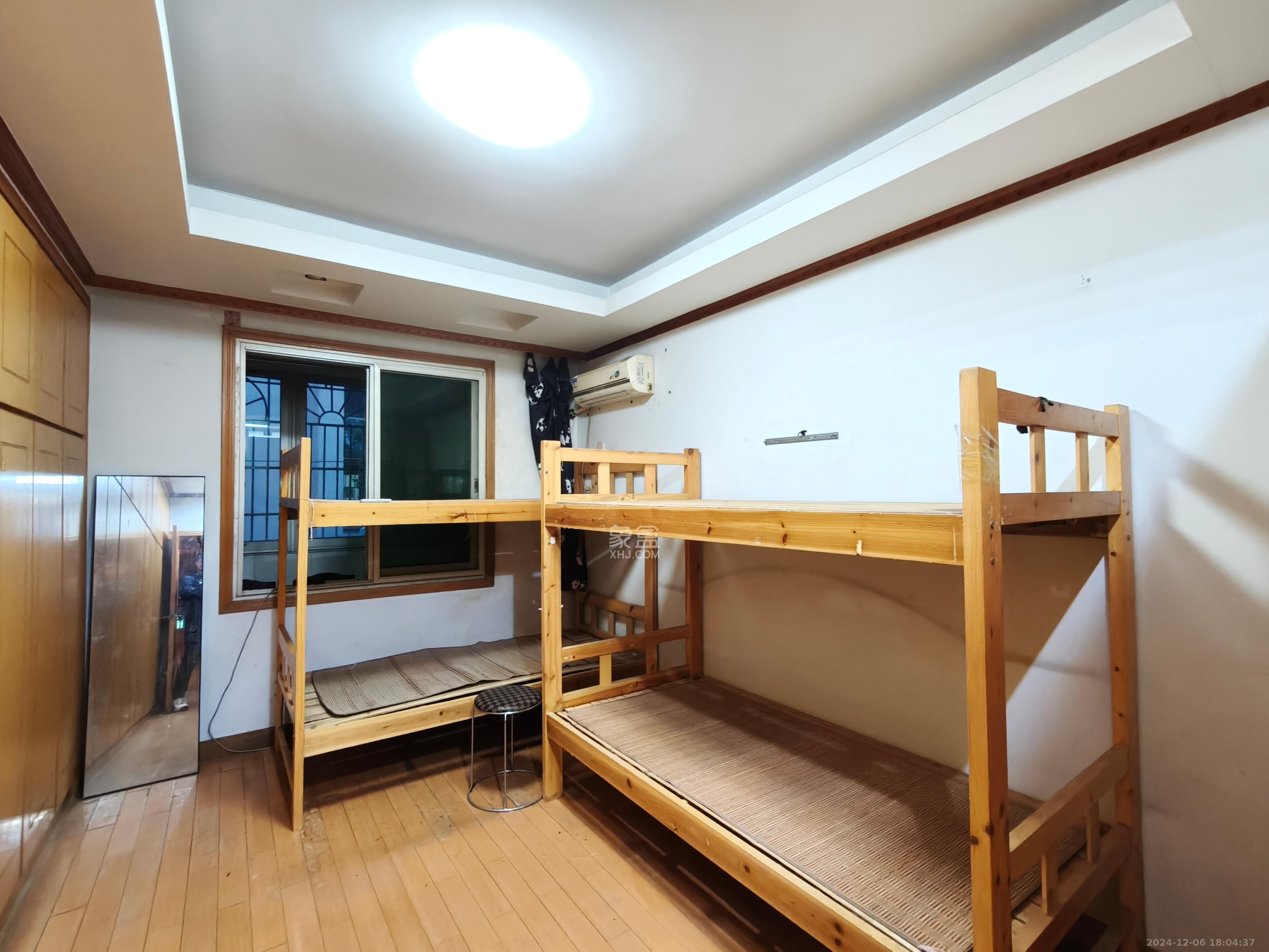 南天花园  3室2厅2卫   2600.00元/月室内图