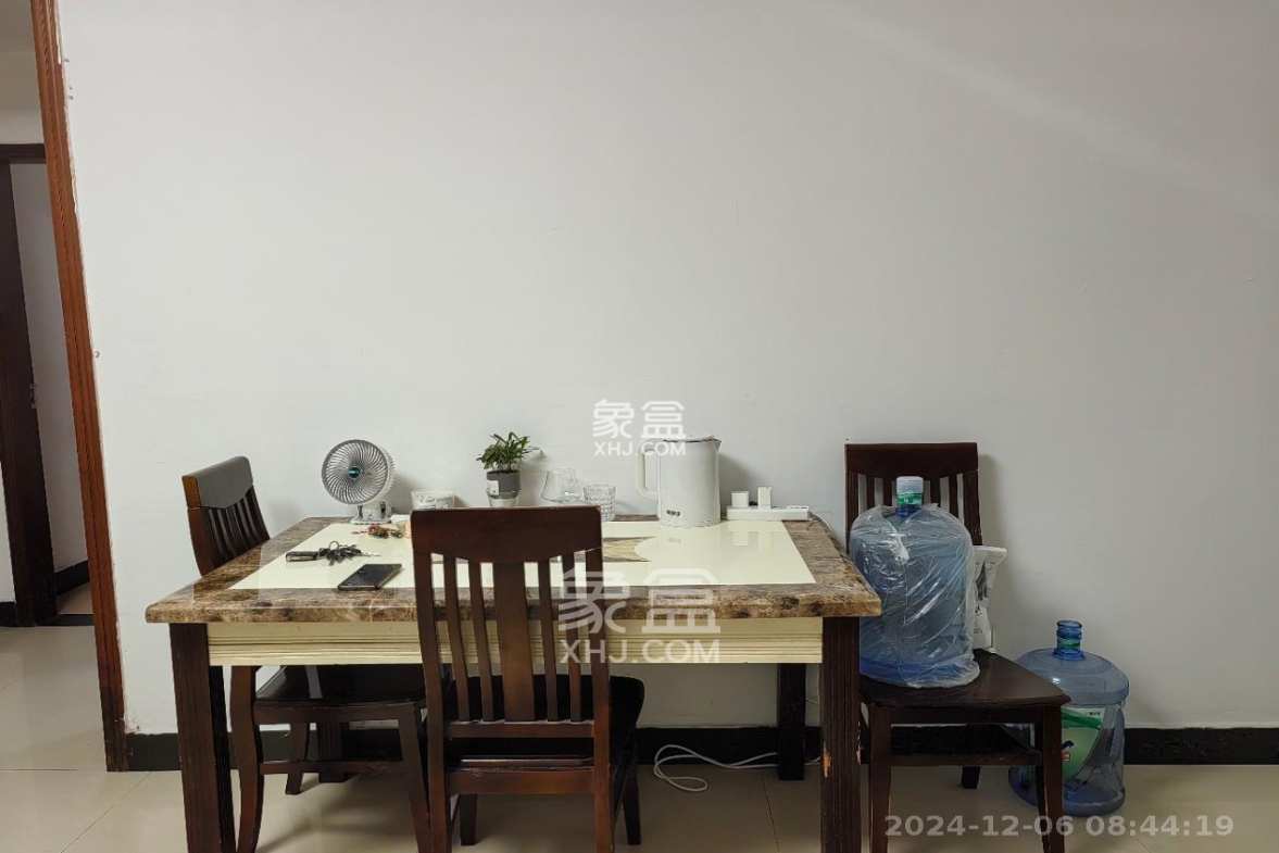 莲湖大厦  1室0厅0卫    2200.0元/月 莲湖大厦  1室0厅0卫    2200.0元/月室内图1