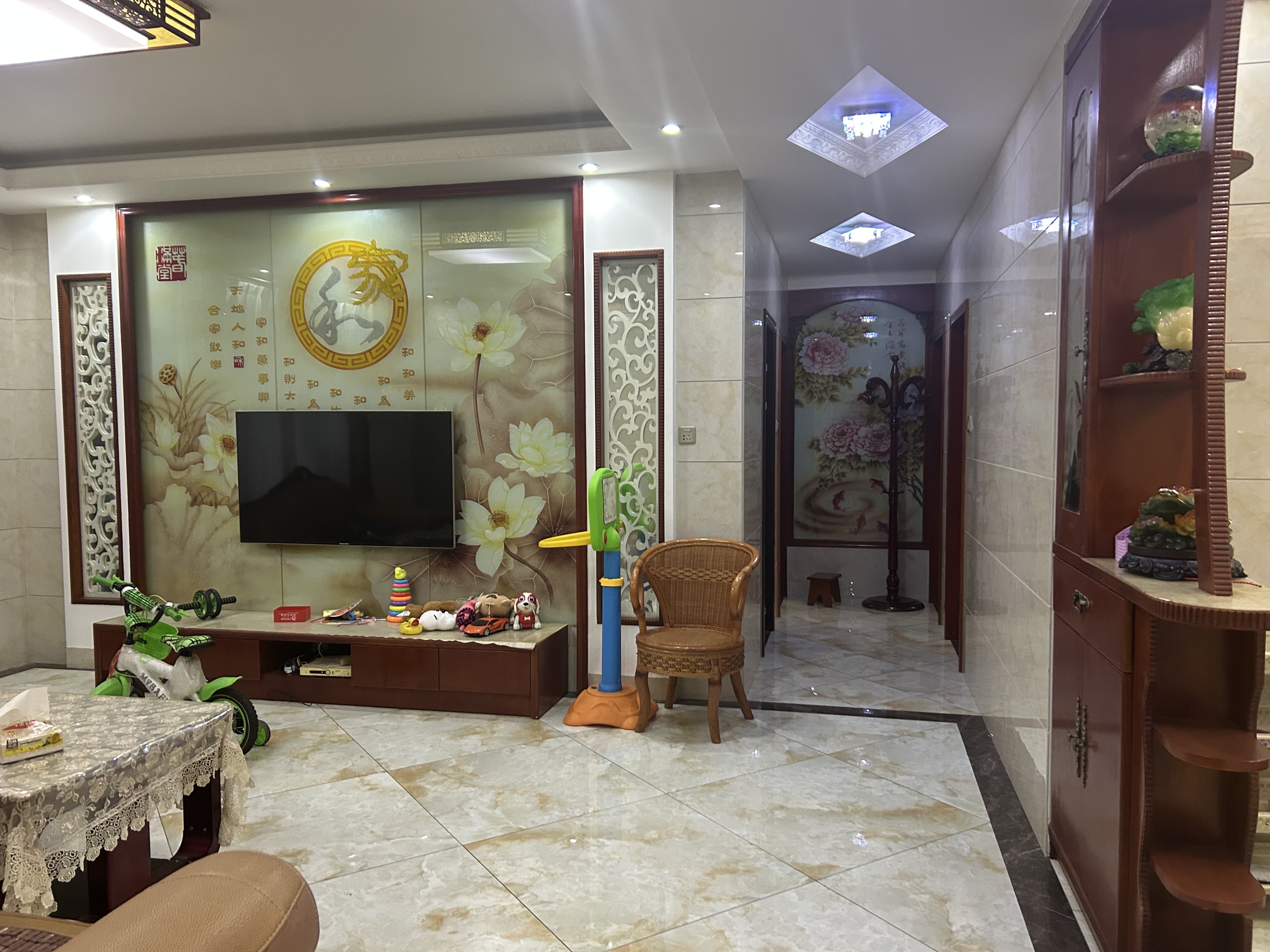 檀香山 4室2厅2卫 80.0万 檀香山 4室2厅2卫 80.0万客厅