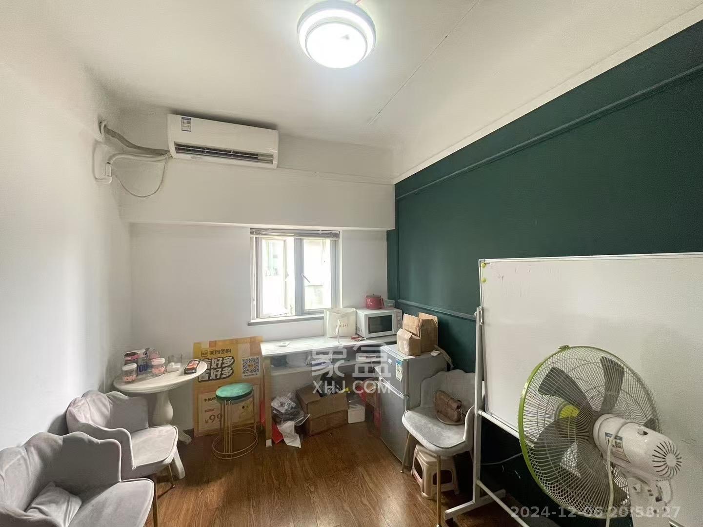 德思勤城市广场(宝格丽公寓) 1室1厅1卫 4000.0元/月 德思勤城市广场(宝格丽公寓) 1室1厅1卫 4000.0元/月室内图