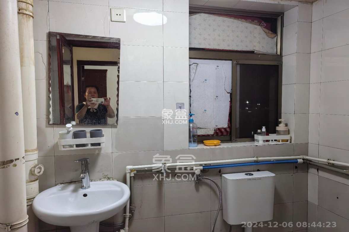 莲湖大厦  1室0厅0卫    2200.0元/月 莲湖大厦  1室0厅0卫    2200.0元/月室内图