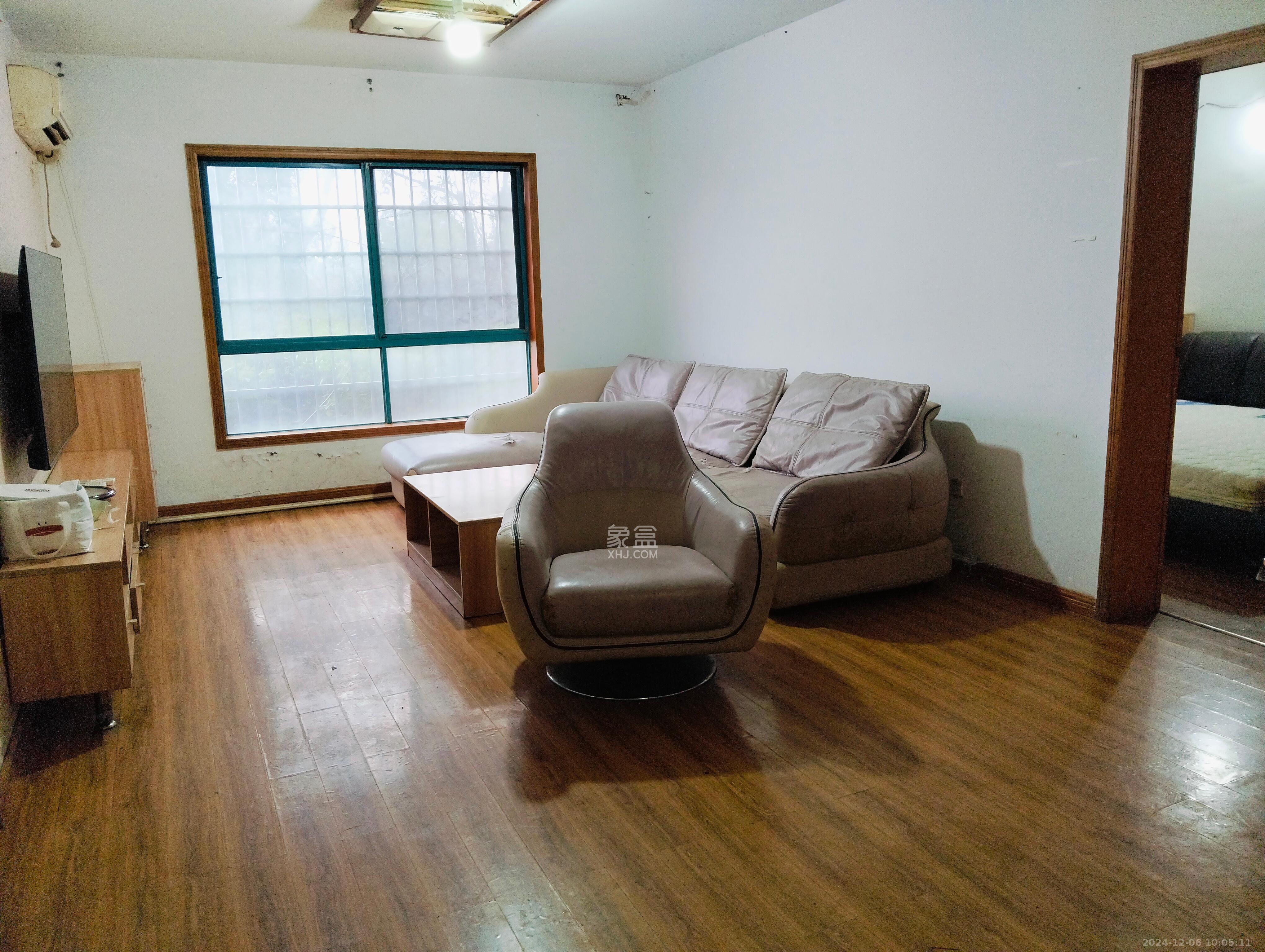 蝴蝶谷  3室2厅1卫   2000.00元/月室内图