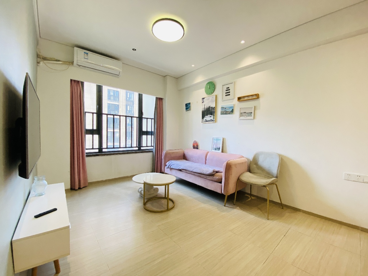 海航豪庭南苑 1室1厅1卫 120.0万 海航豪庭南苑 1室1厅1卫 120.0万客厅