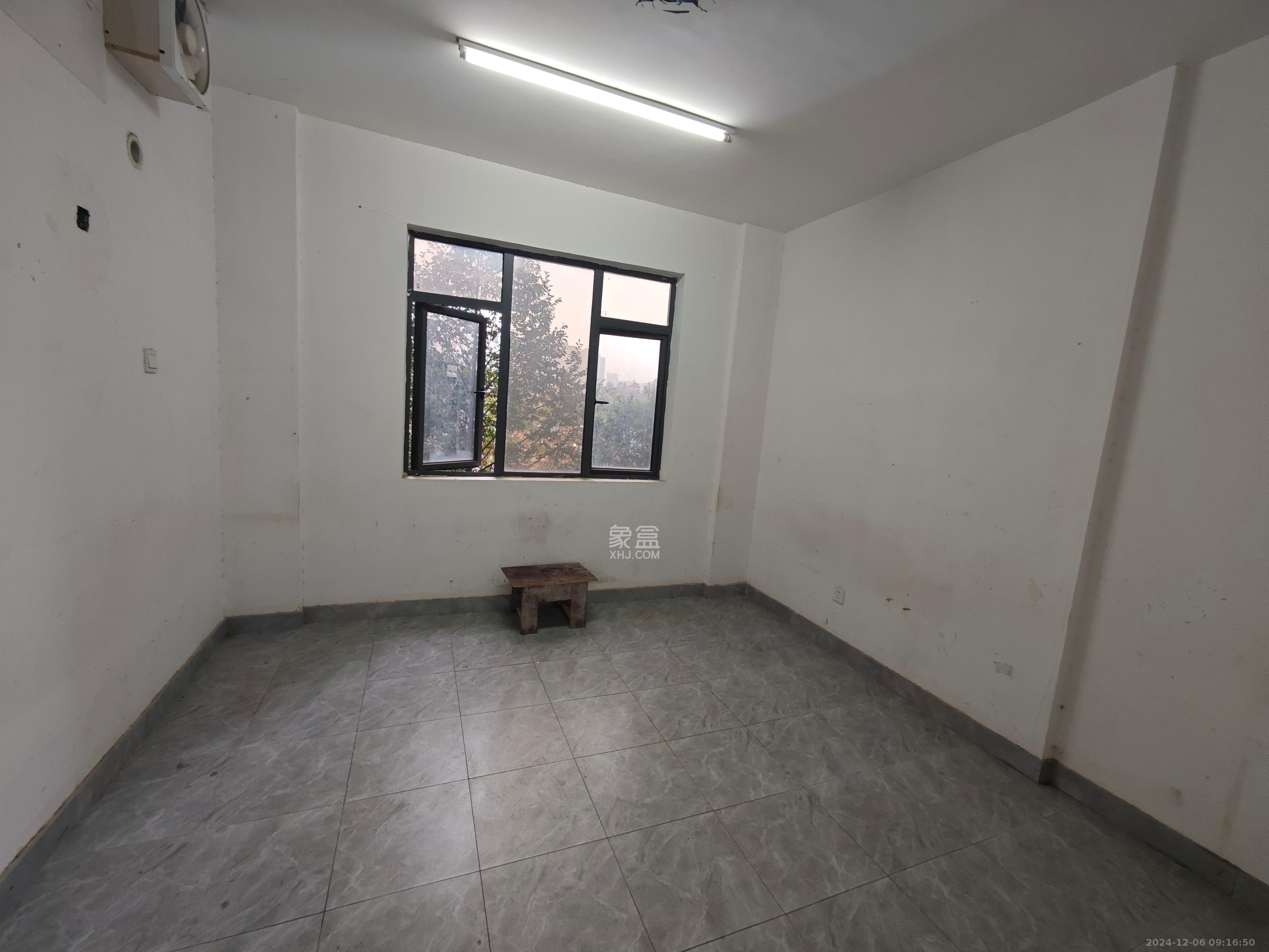 悦湖山 4室2厅1卫 2300.0元/月 悦湖山 4室2厅1卫 2300.0元/月室内图