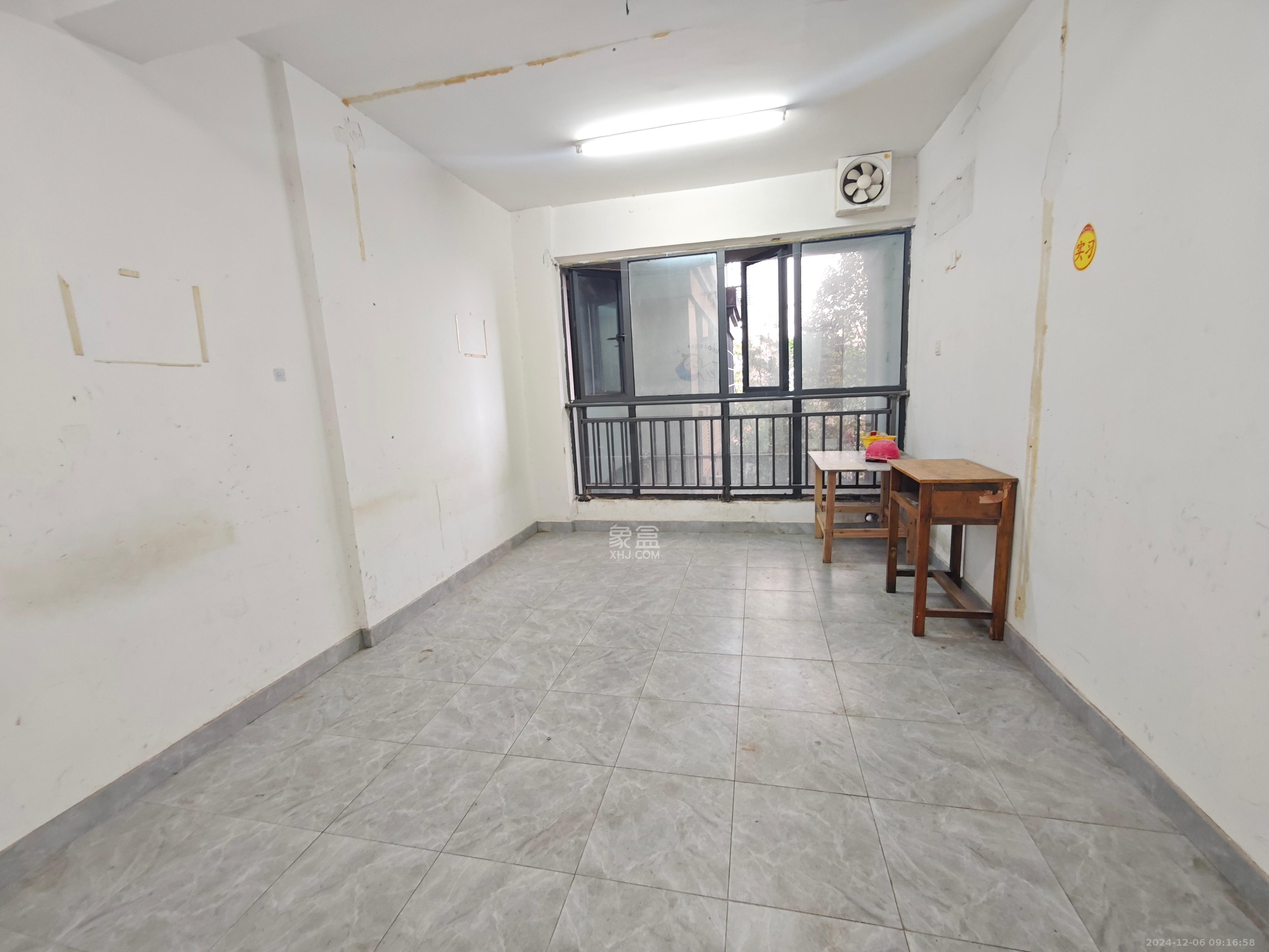 悦湖山 4室2厅1卫 2300.0元/月 悦湖山 4室2厅1卫 2300.0元/月室内图