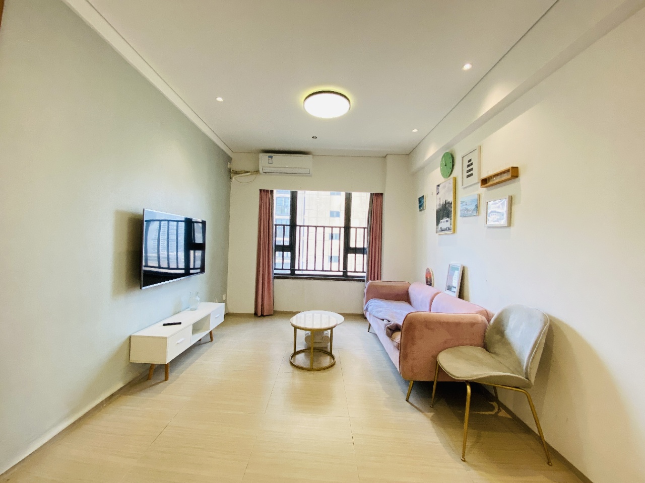 海航豪庭南苑 1室1厅1卫 120.0万 海航豪庭南苑 1室1厅1卫 120.0万客厅