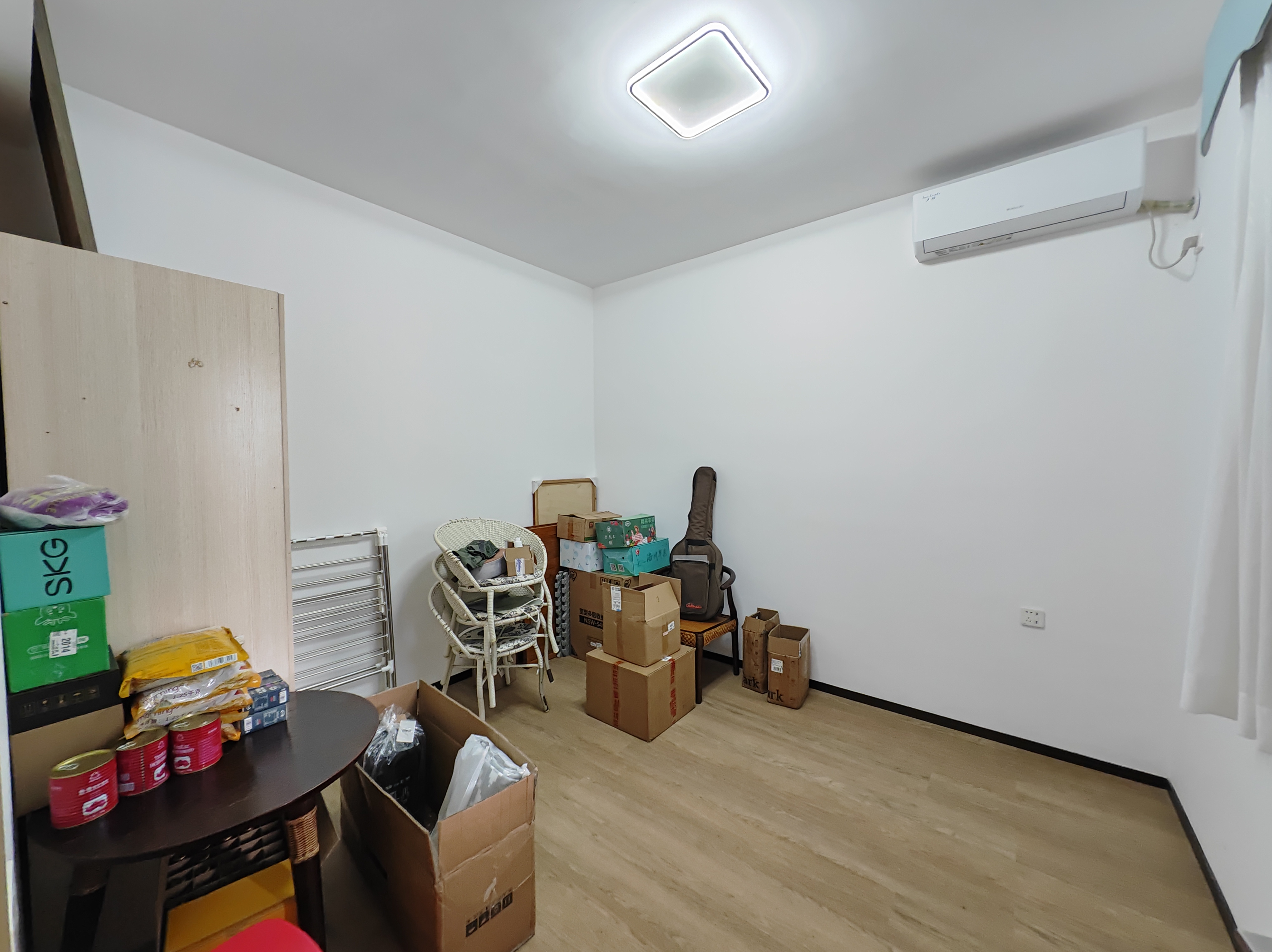 华润中心二期东悦府 3室2厅2卫 290.0万 华润中心二期东悦府 3室2厅2卫 290.0万客厅