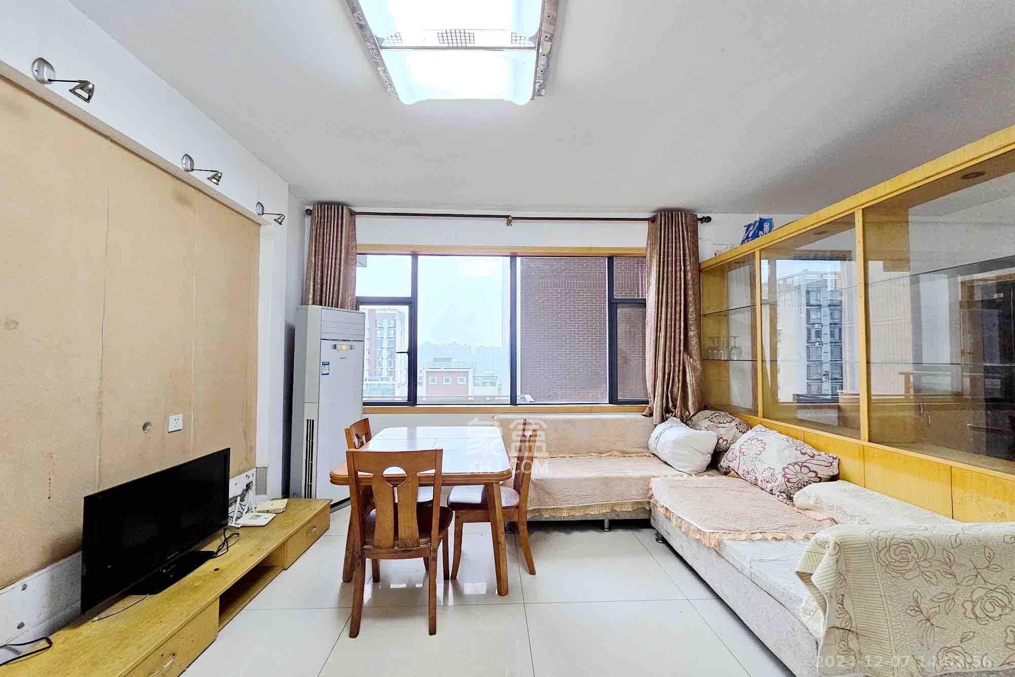 星城映象  3室2厅1卫   2400.00元/月室内图