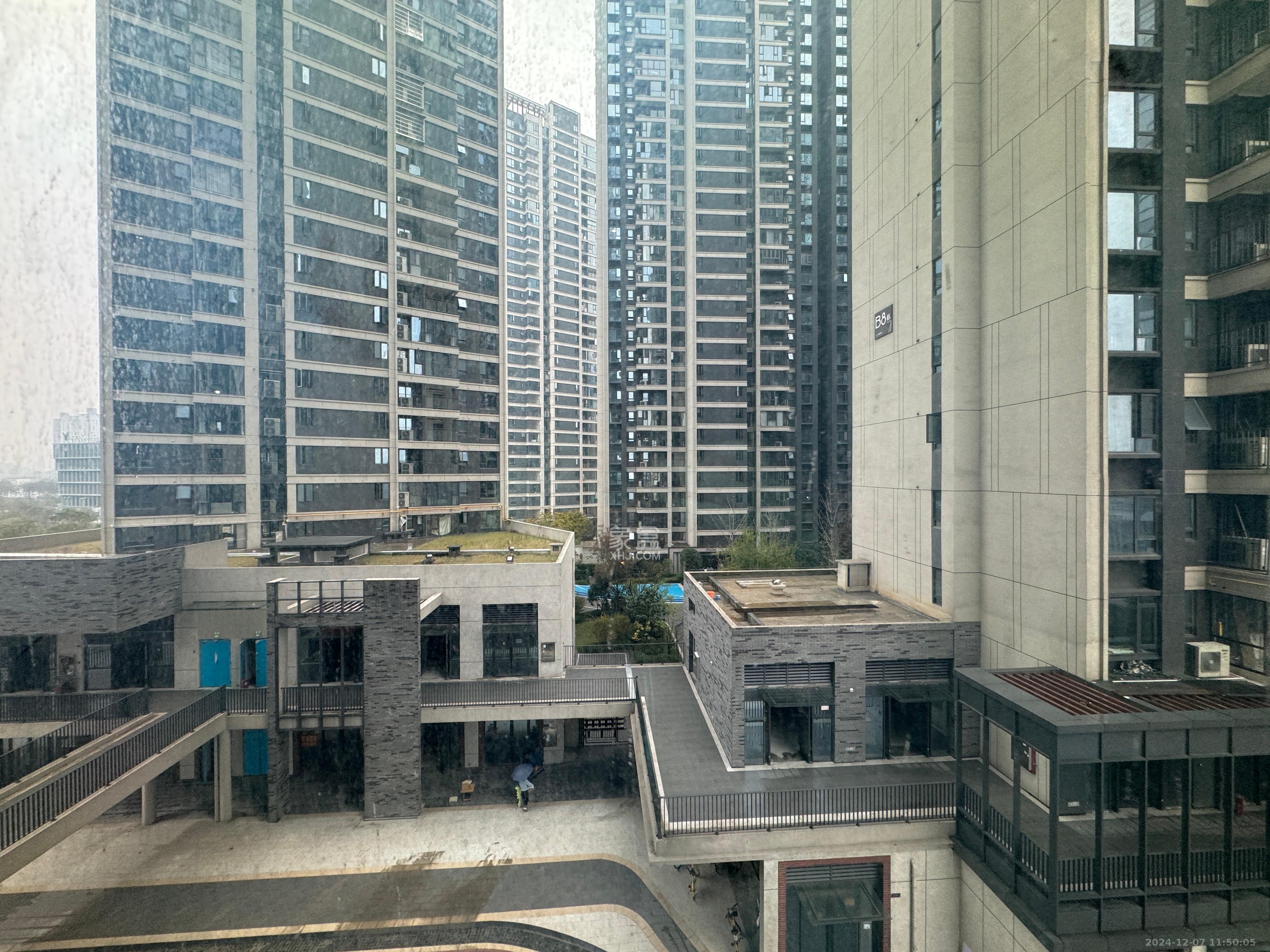 绿地V岛  1室1厅1卫    1200.0元/月 绿地V岛  1室1厅1卫    1200.0元/月室内图