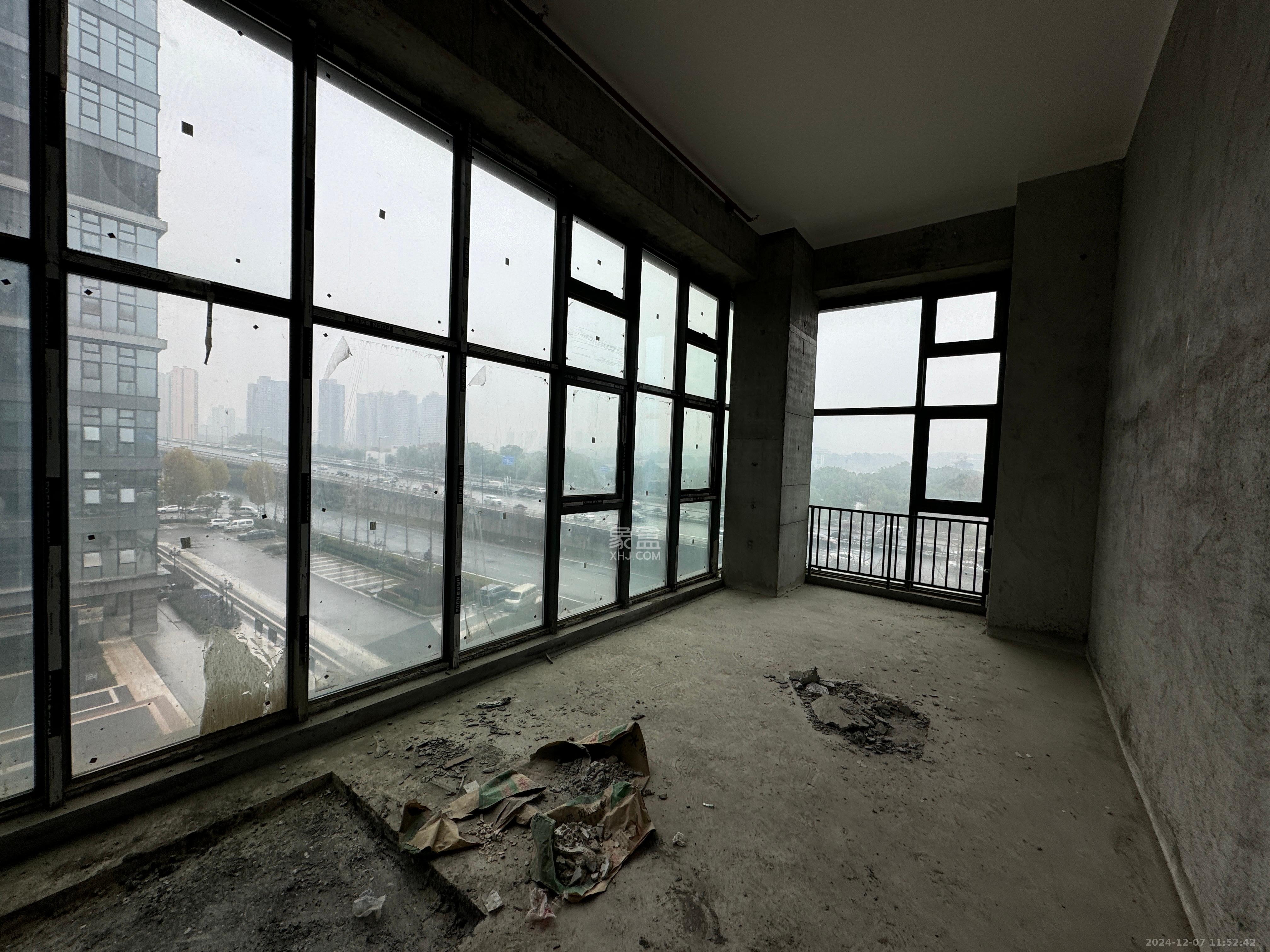 绿地V岛  1室1厅1卫    1200.0元/月室内图