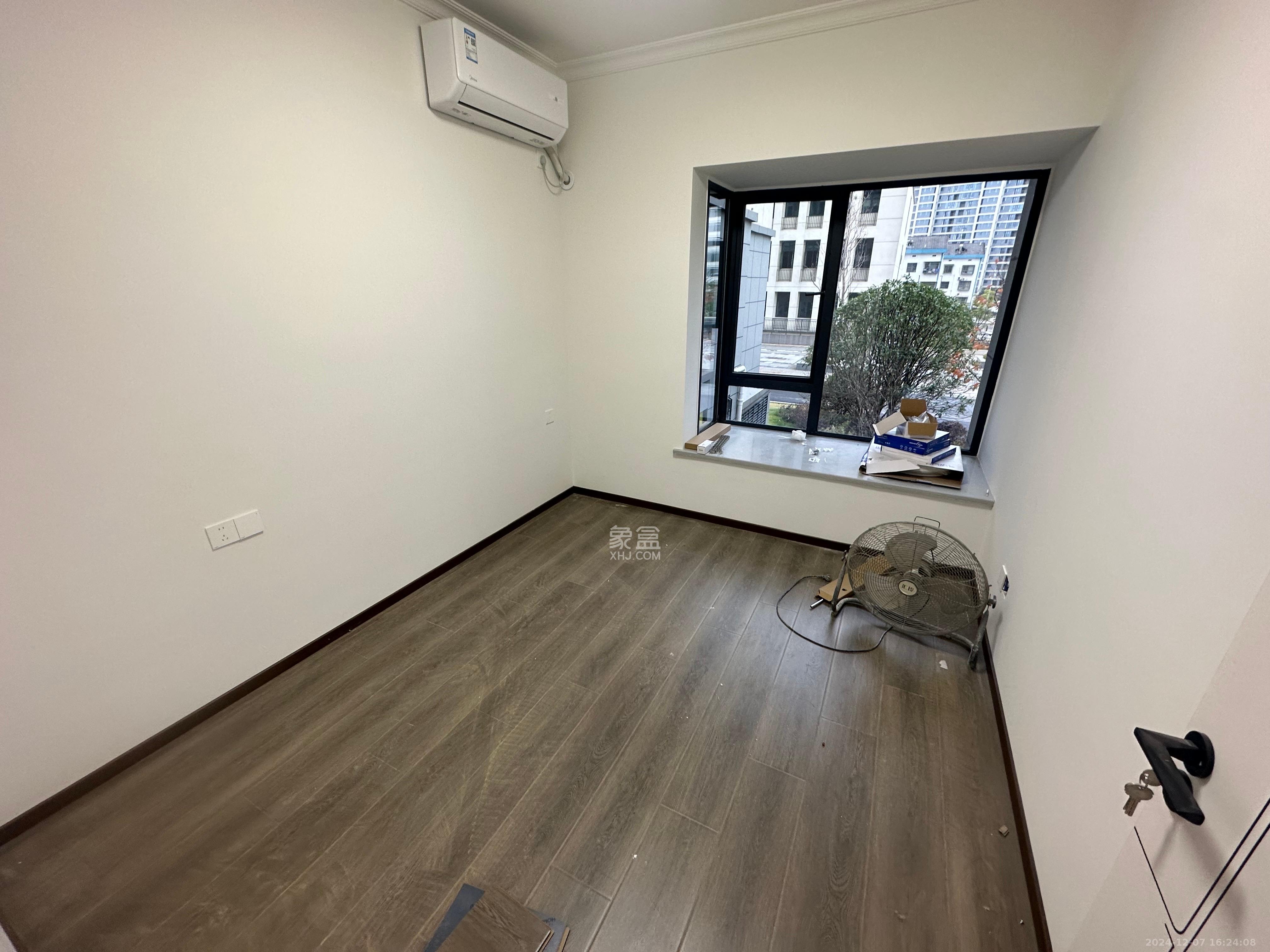 惟智园安置小区 4室2厅2卫 2800.0元/月 惟智园安置小区 4室2厅2卫 2800.0元/月室内图