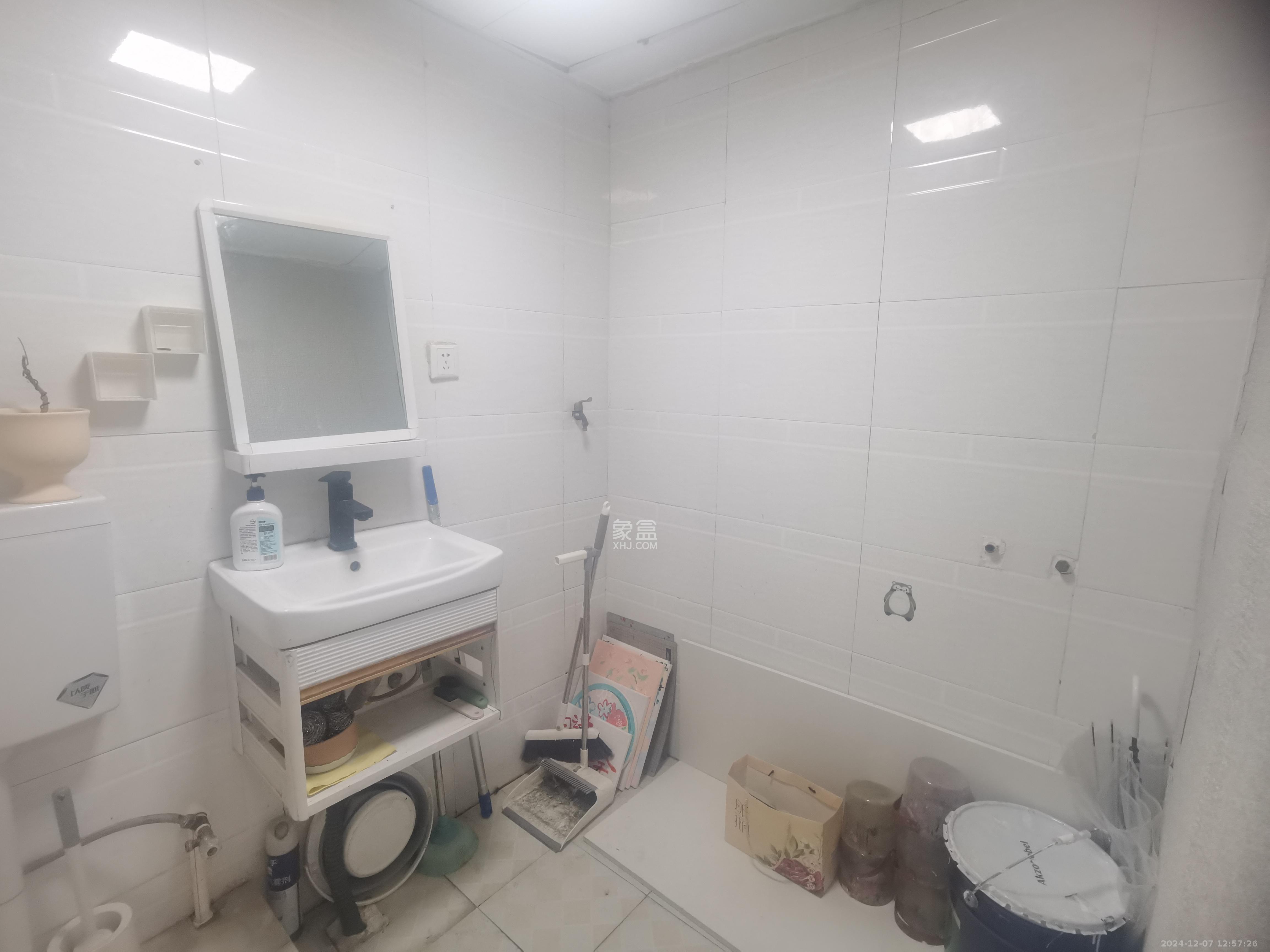 五一新干线 1室0厅1卫 2600.0元/月 五一新干线 1室0厅1卫 2600.0元/月室内图