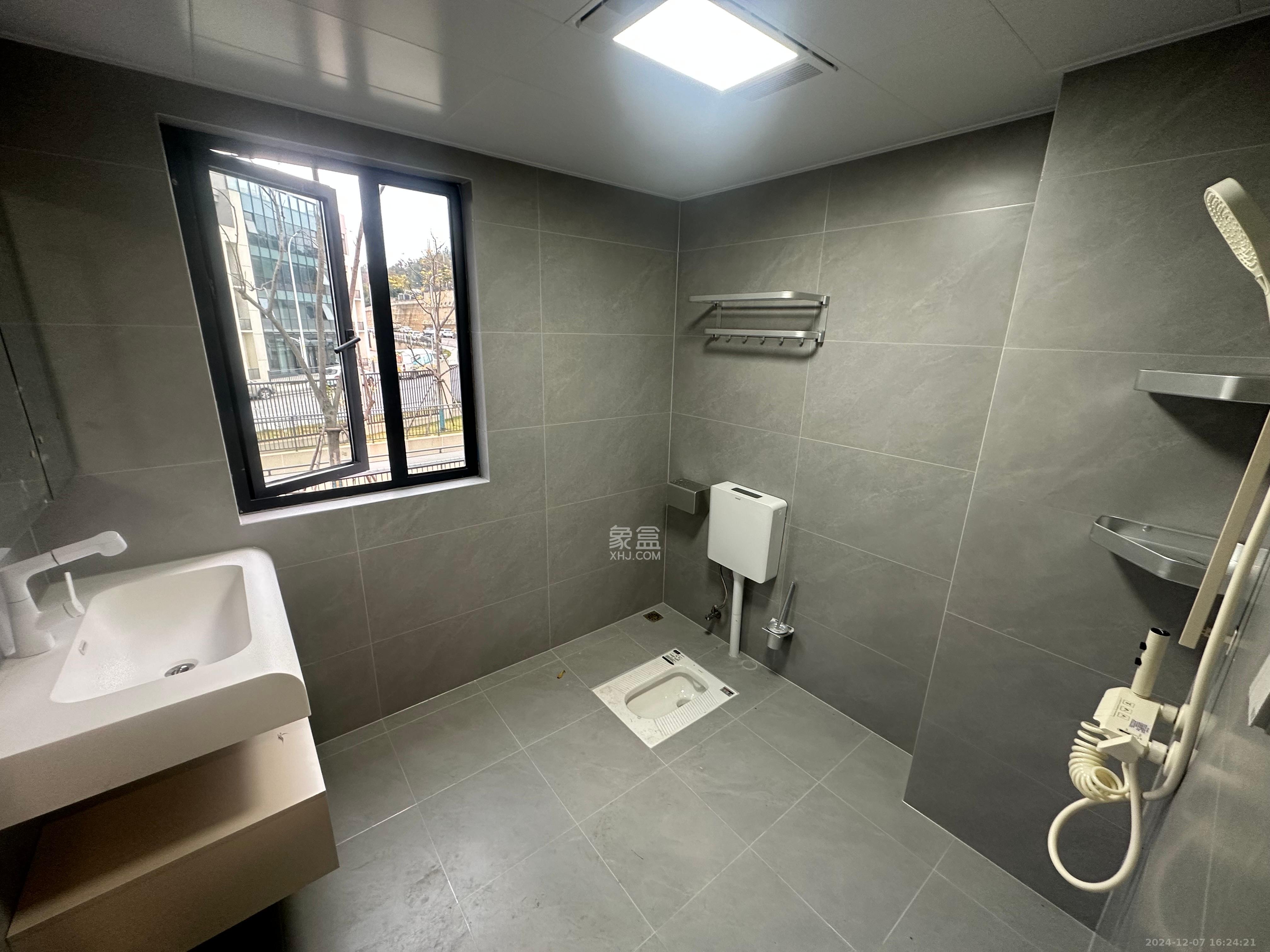 惟智园安置小区 4室2厅2卫 2800.0元/月 惟智园安置小区 4室2厅2卫 2800.0元/月室内图