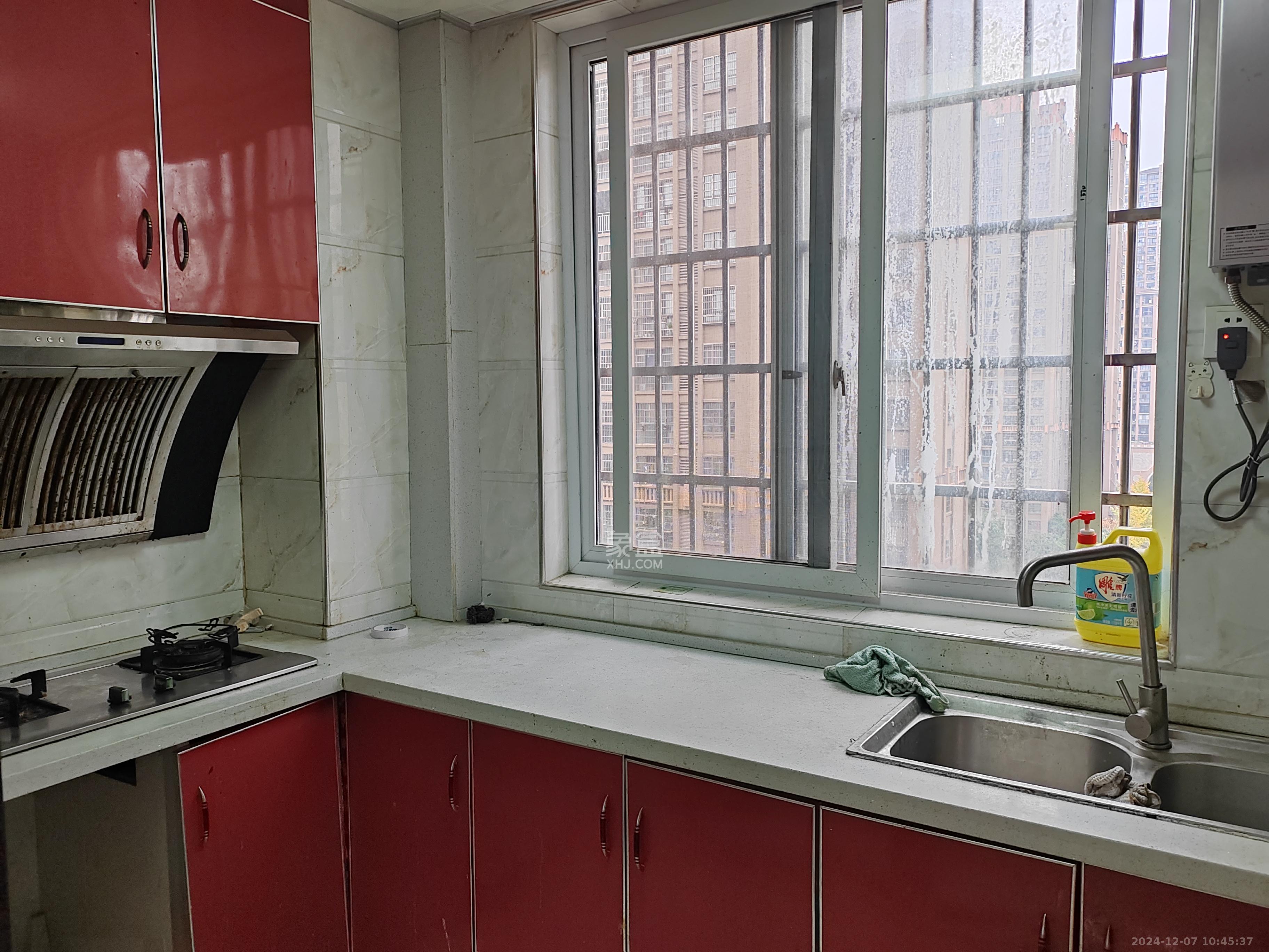 爵士湘 4室2厅2卫 2000.0元/月 爵士湘 4室2厅2卫 2000.0元/月室内图