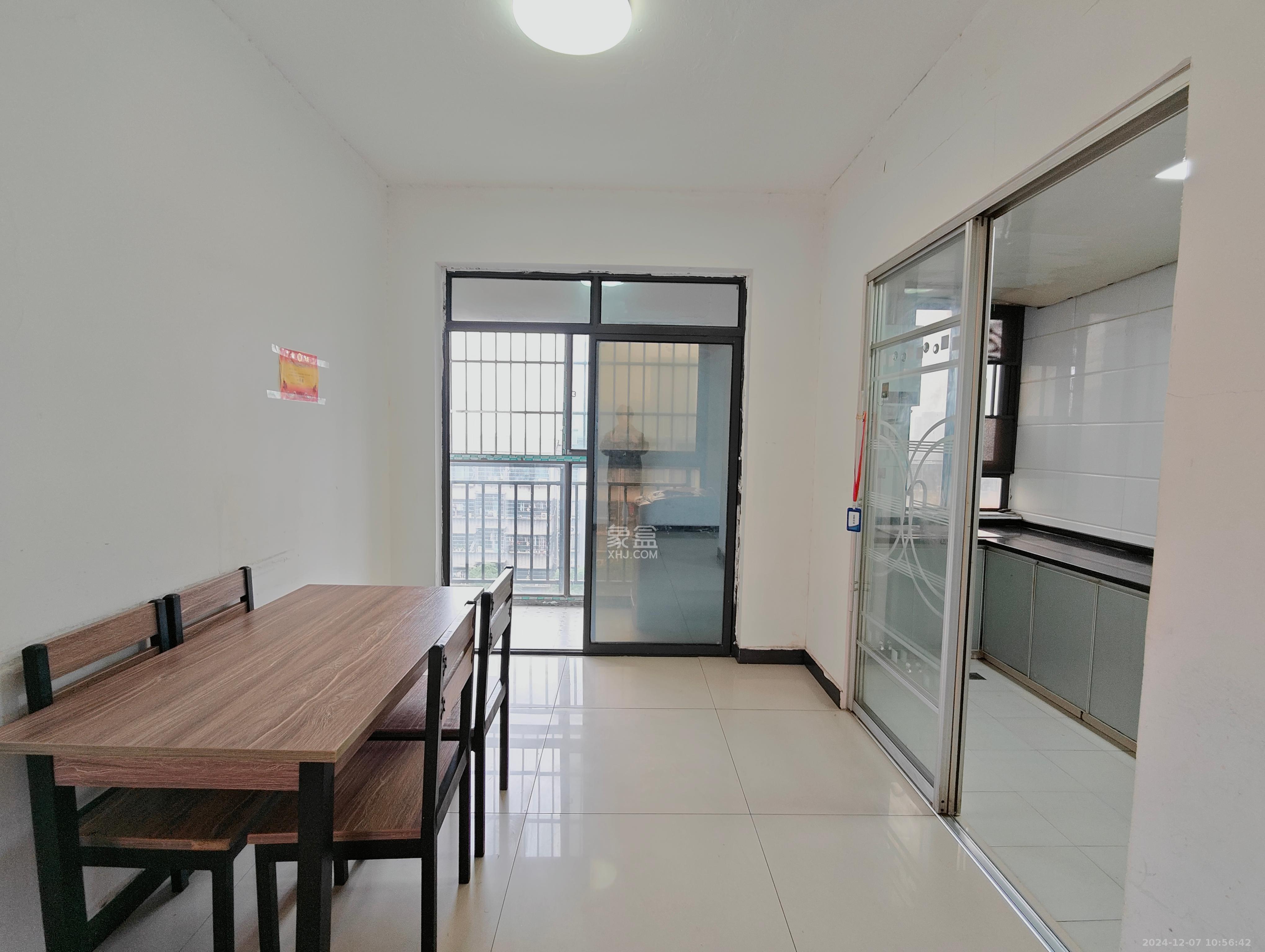 东岸梅园小区  3室2厅1卫   2600.00元/月室内图
