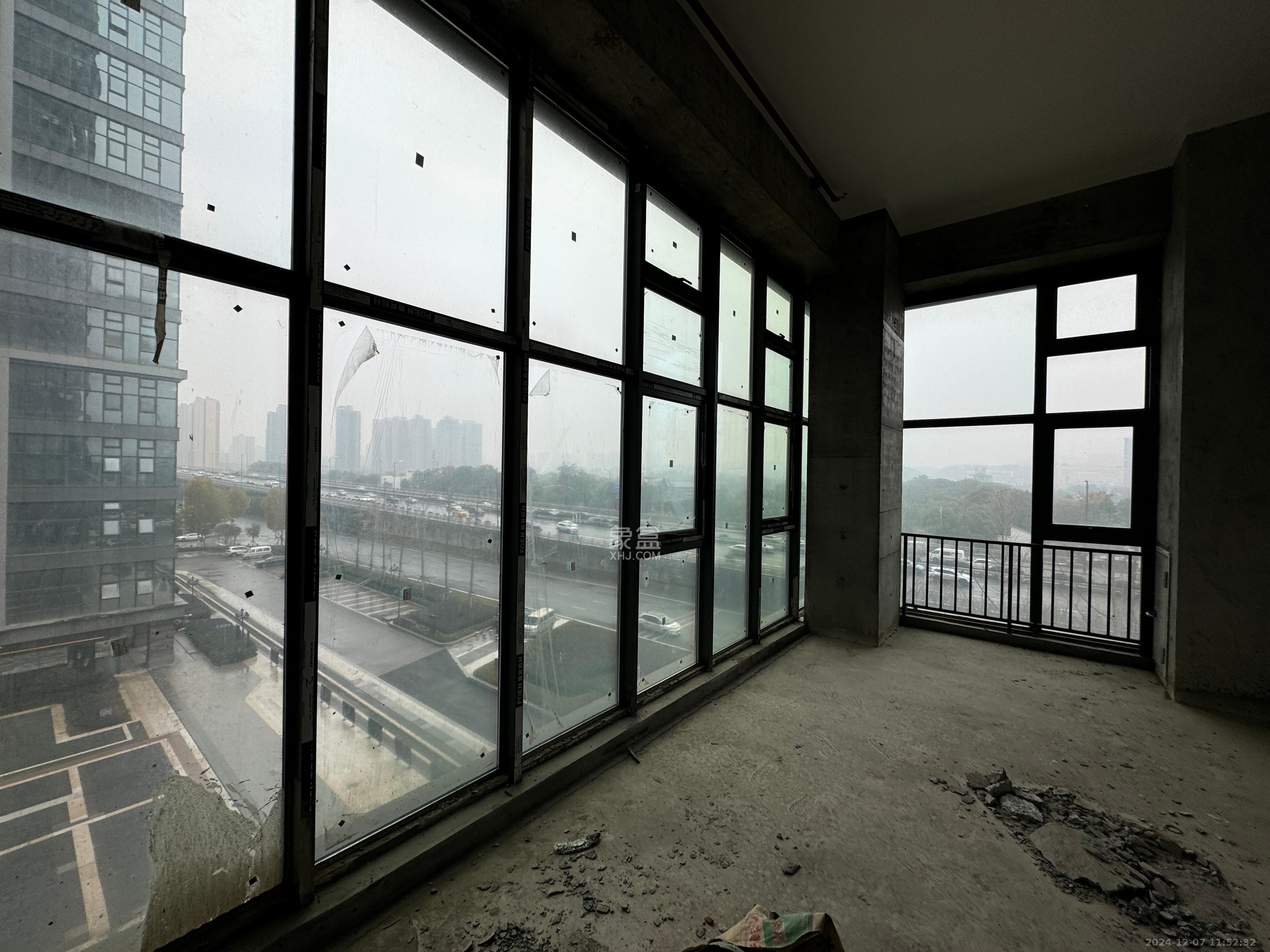 绿地V岛  1室1厅1卫    1200.0元/月室内图