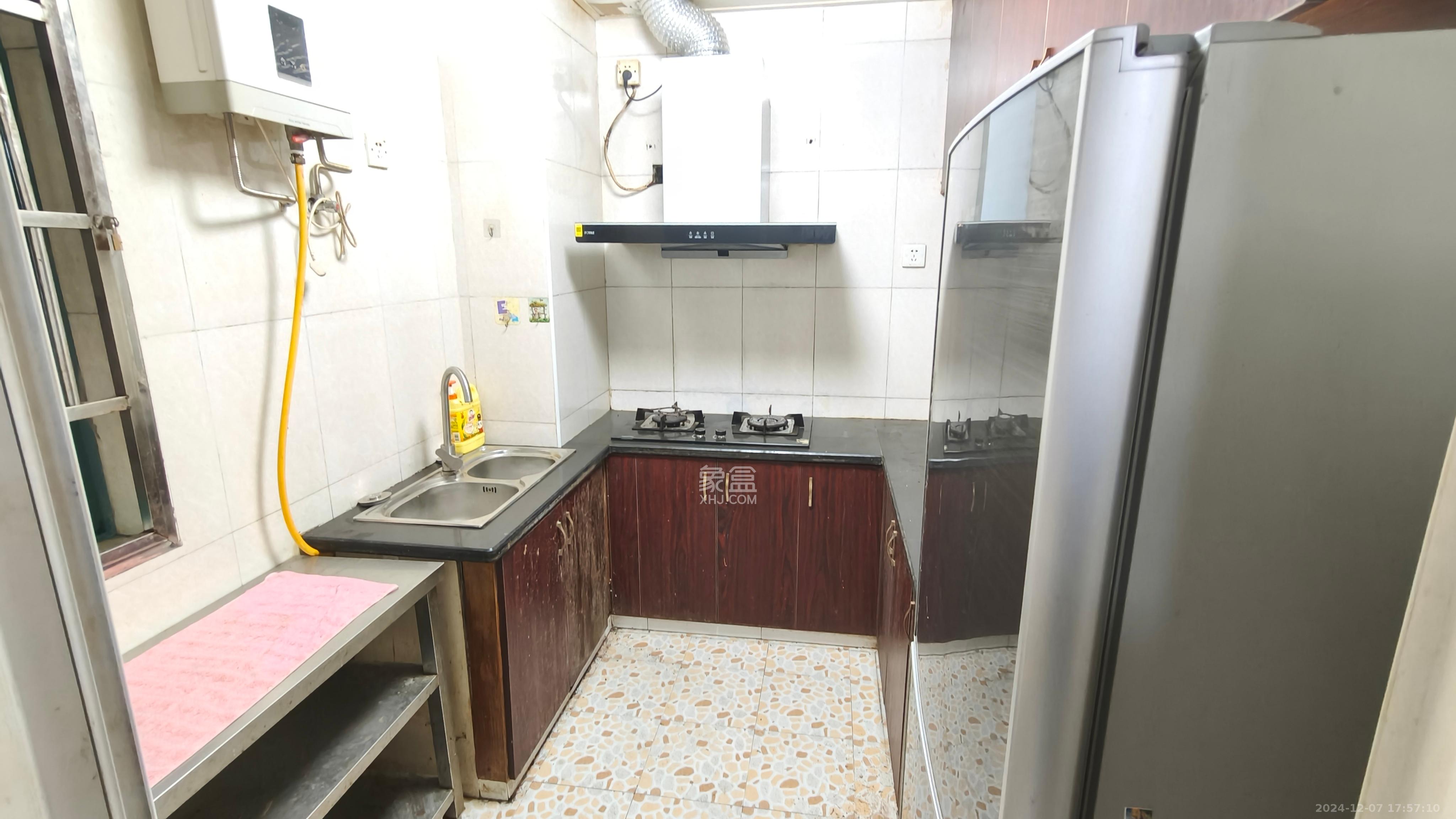 蝴蝶谷 2室2厅1卫 1600.0元/月 蝴蝶谷 2室2厅1卫 1600.0元/月室内图