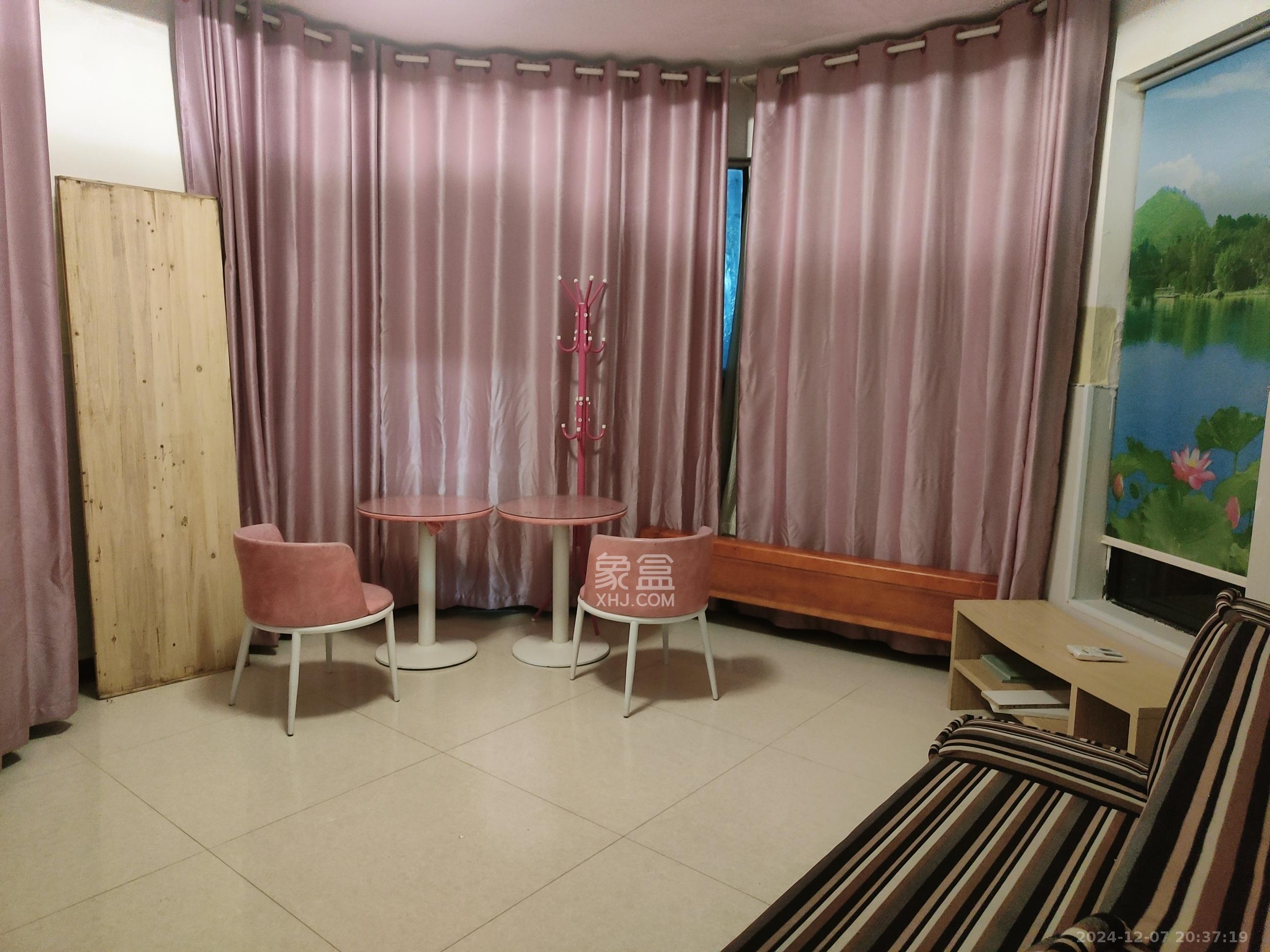 麓谷公馆(涉外国际公馆) 4室2厅2卫 3500.0元/月 麓谷公馆(涉外国际公馆) 4室2厅2卫 3500.0元/月室内图