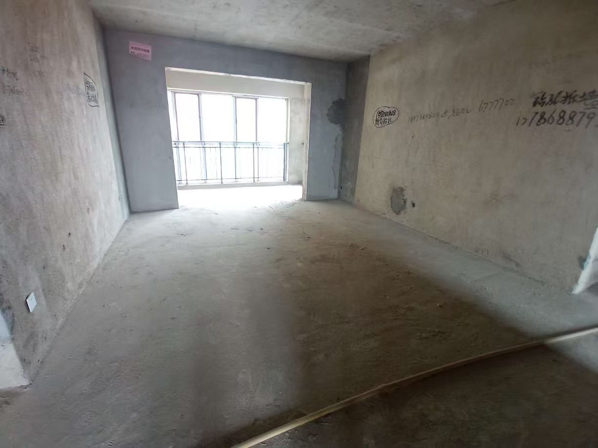 和顺嘉苑 4室2厅2卫 69.8万 和顺嘉苑 4室2厅2卫 69.8万客厅