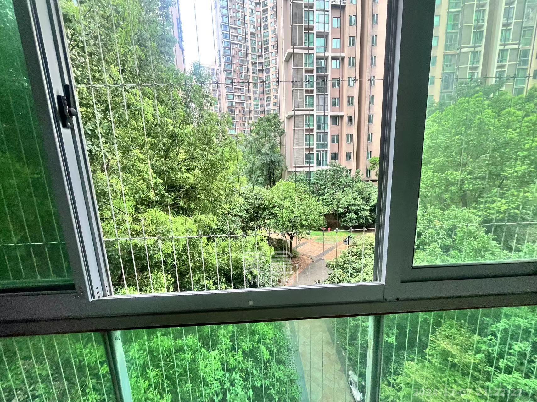 自然小区  4室2厅2卫    2500.0元/月室内图