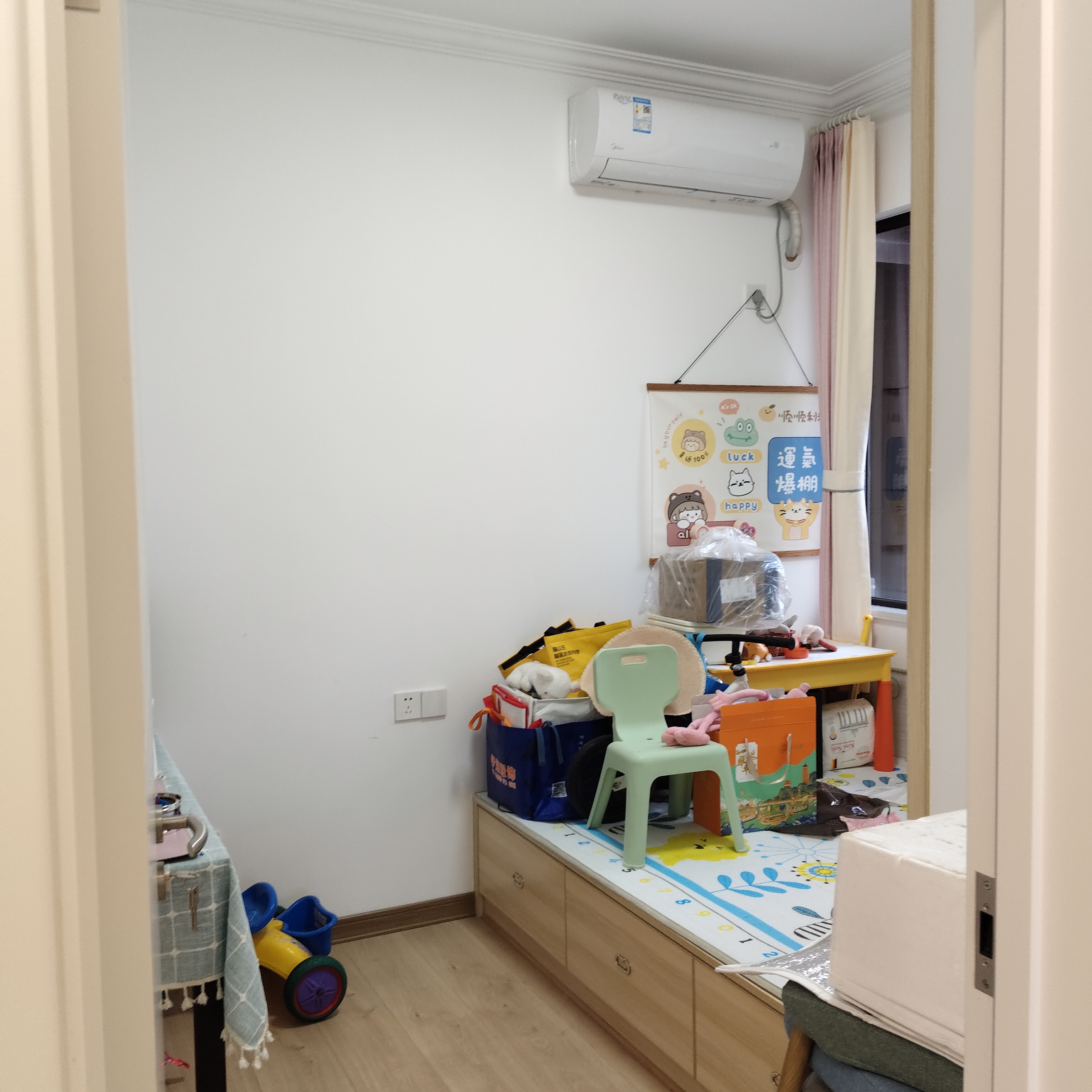 保利香槟国际  3室2厅1卫    2200.0元/月 保利香槟国际  3室2厅1卫    2200.0元/月