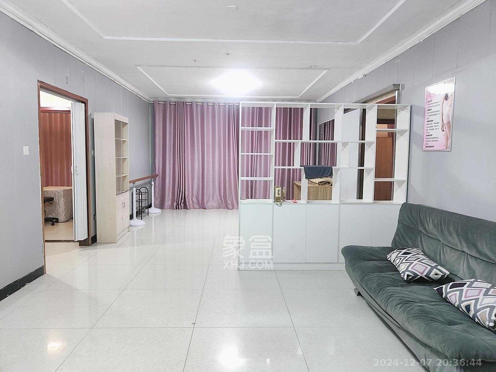 麓谷公馆(涉外国际公馆) 4室2厅2卫 3500.0元/月 麓谷公馆(涉外国际公馆) 4室2厅2卫 3500.0元/月室内图