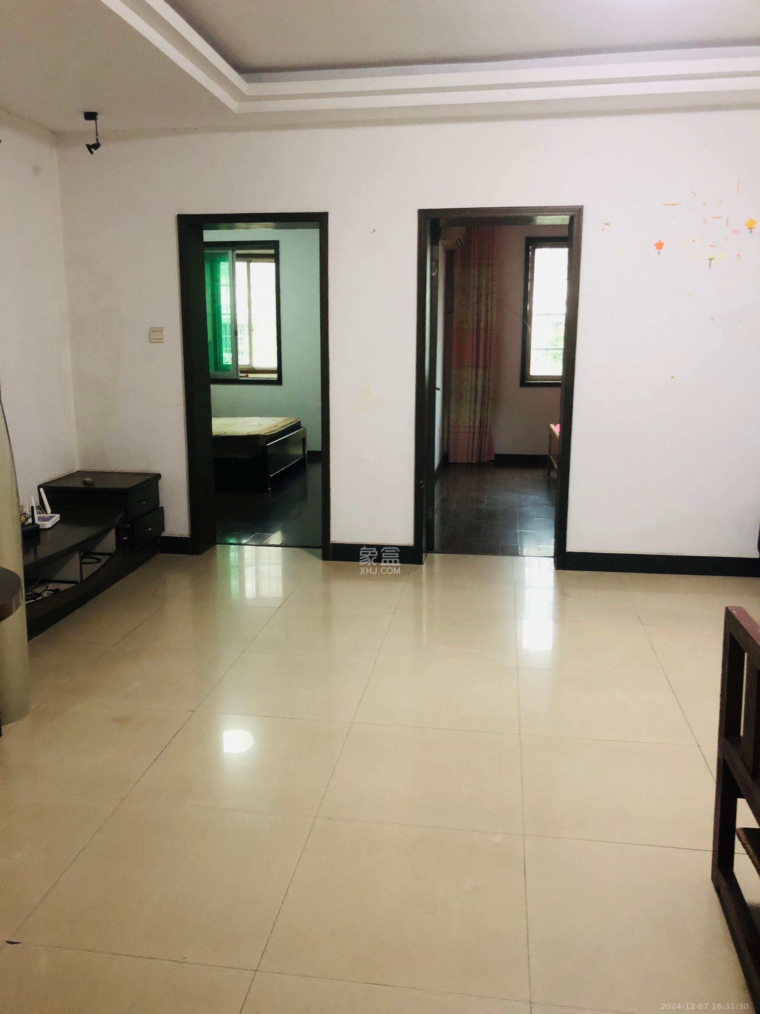 中南汽车世界 2室2厅1卫 1150.0元/月 中南汽车世界 2室2厅1卫 1150.0元/月室内图