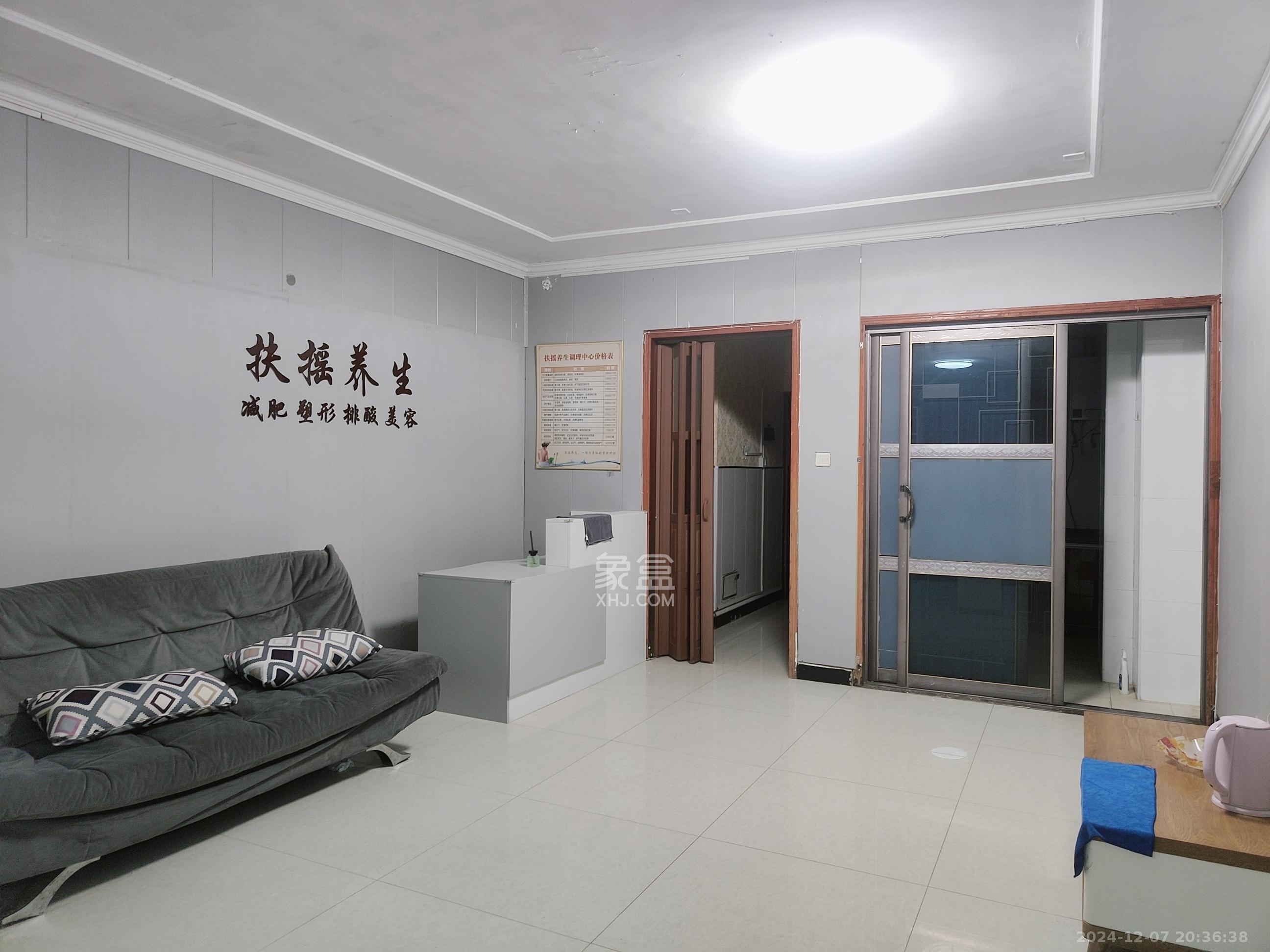 麓谷公馆(涉外国际公馆) 4室2厅2卫 3500.0元/月 麓谷公馆(涉外国际公馆) 4室2厅2卫 3500.0元/月室内图