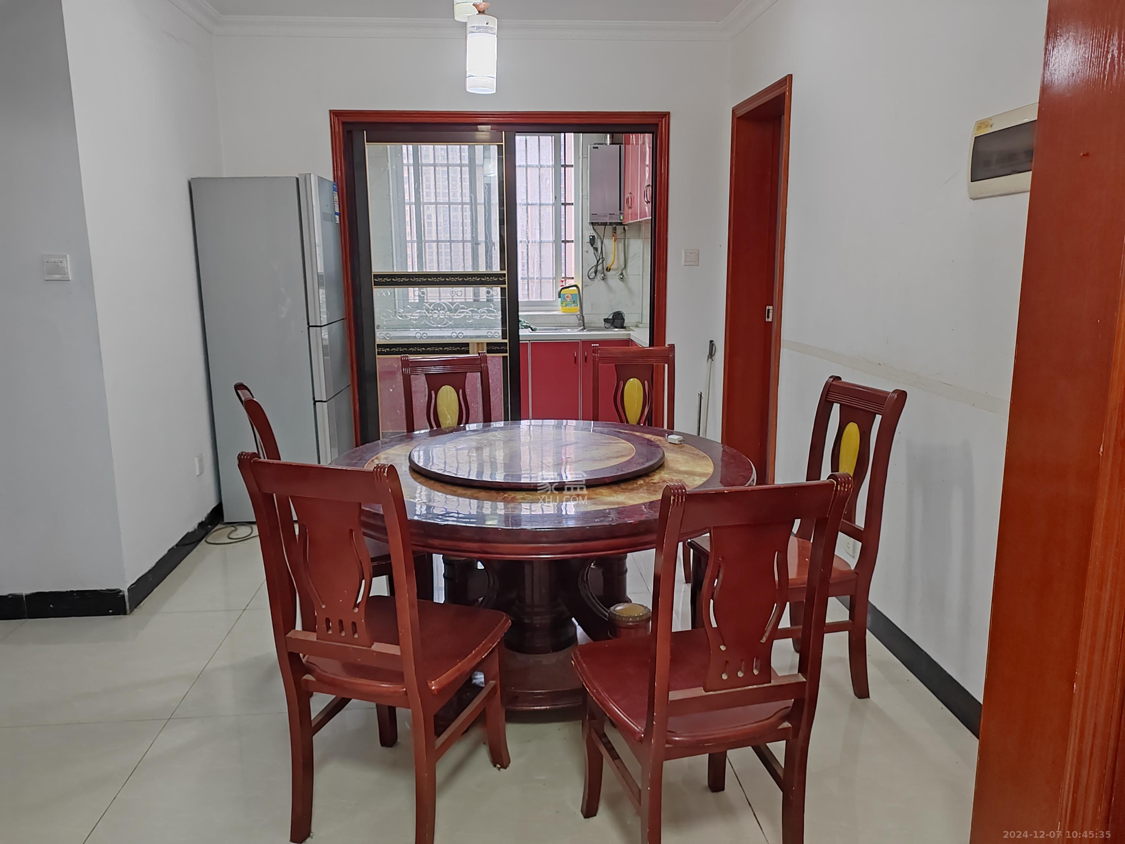 爵士湘 4室2厅2卫 2000.0元/月 爵士湘 4室2厅2卫 2000.0元/月室内图