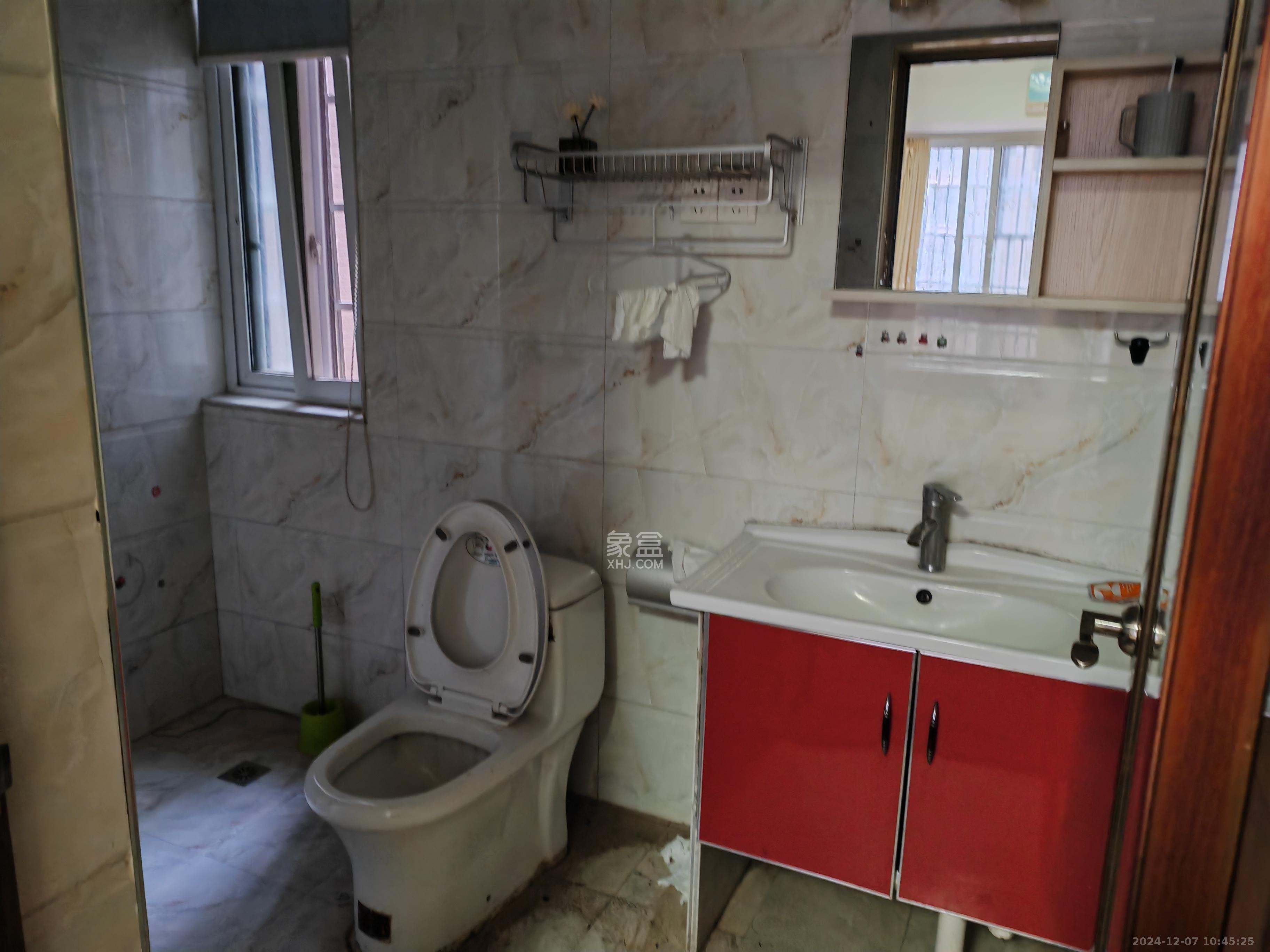 爵士湘 4室2厅2卫 2000.0元/月 爵士湘 4室2厅2卫 2000.0元/月室内图