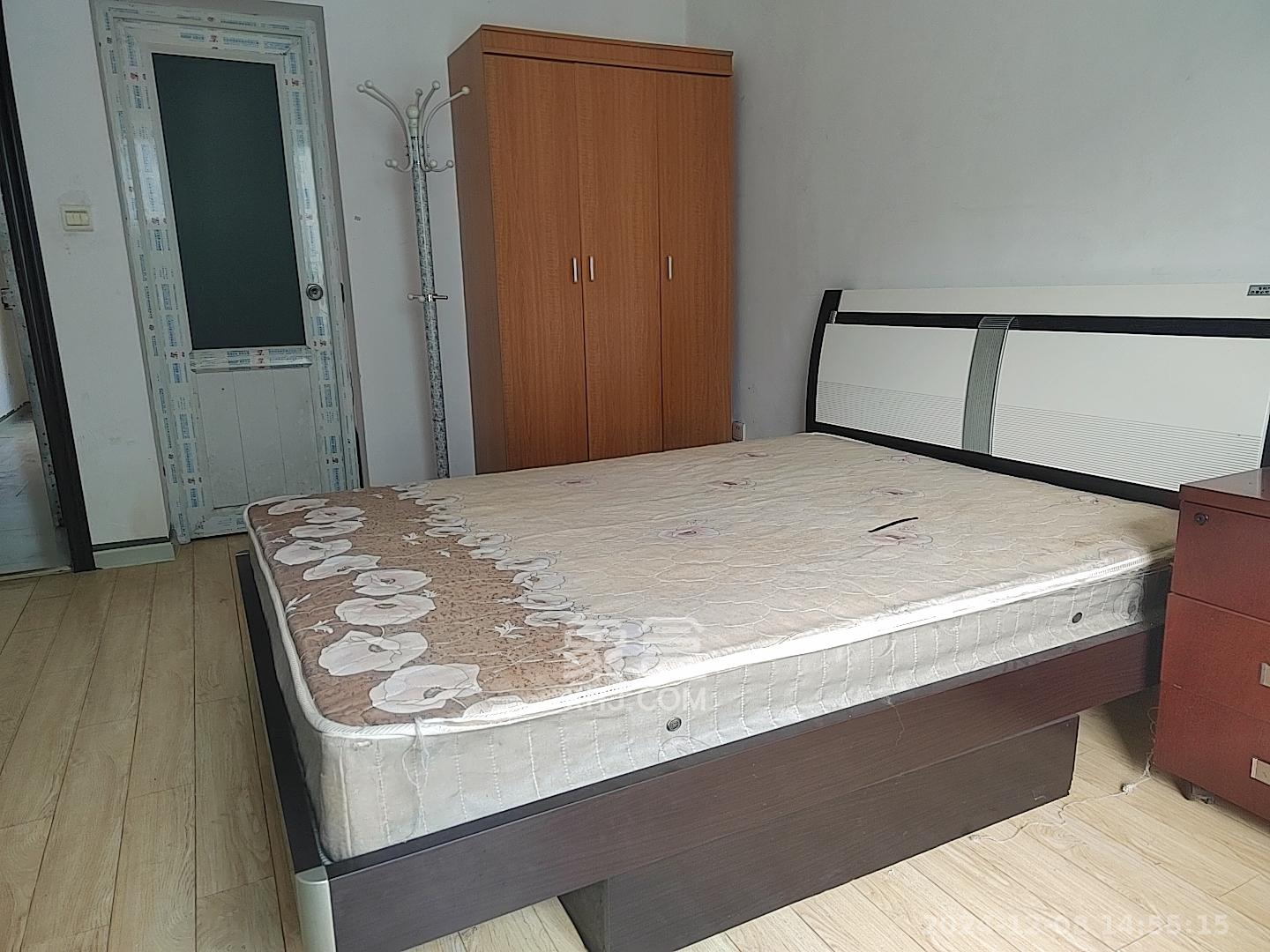 西江庭院(盐业集团宿舍) 3室2厅1卫 2500.0元/月 西江庭院(盐业集团宿舍) 3室2厅1卫 2500.0元/月室内图