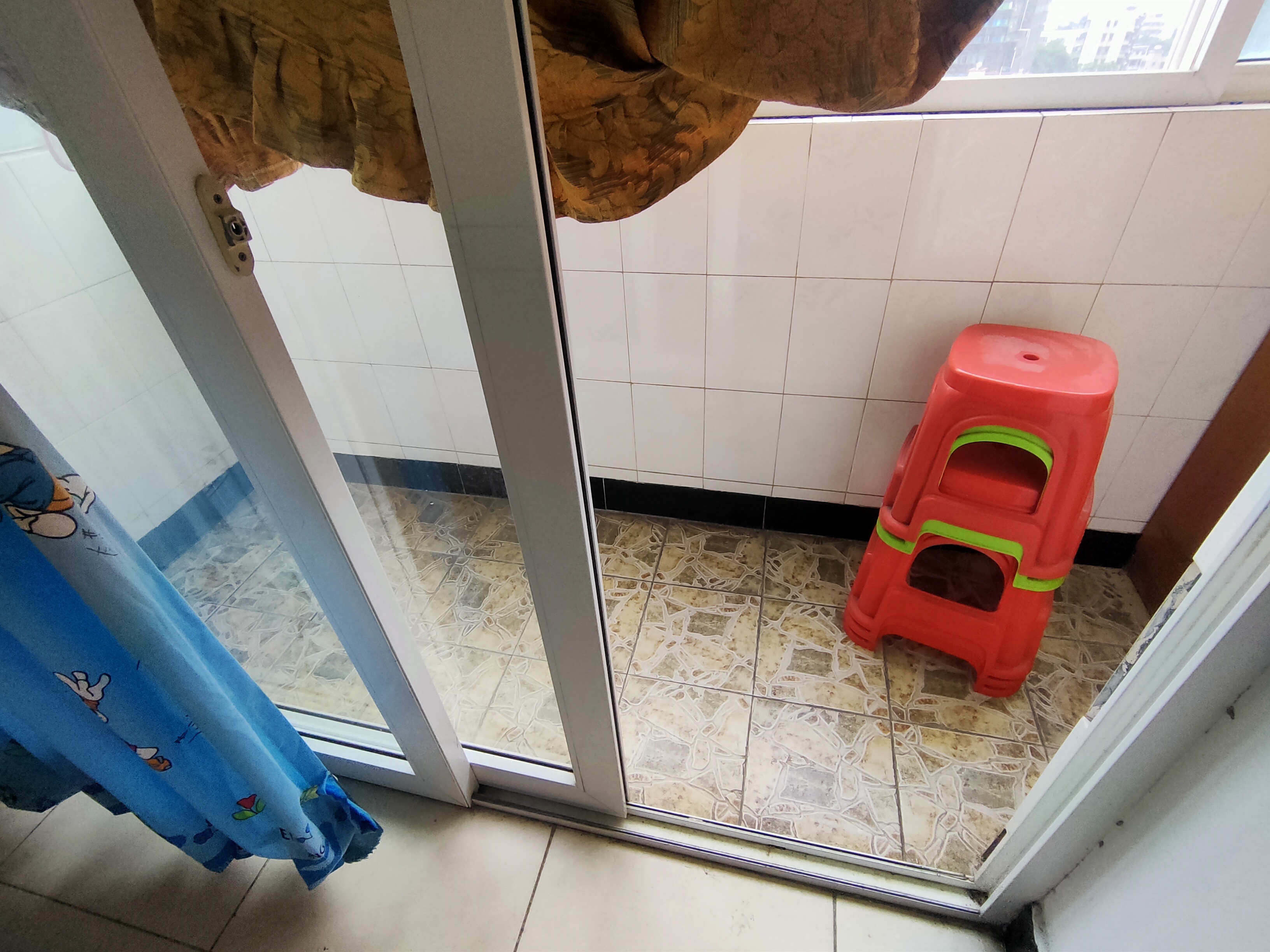 金海大厦(海秀西路) 2室2厅1卫 98.0万 金海大厦(海秀西路) 2室2厅1卫 98.0万客厅