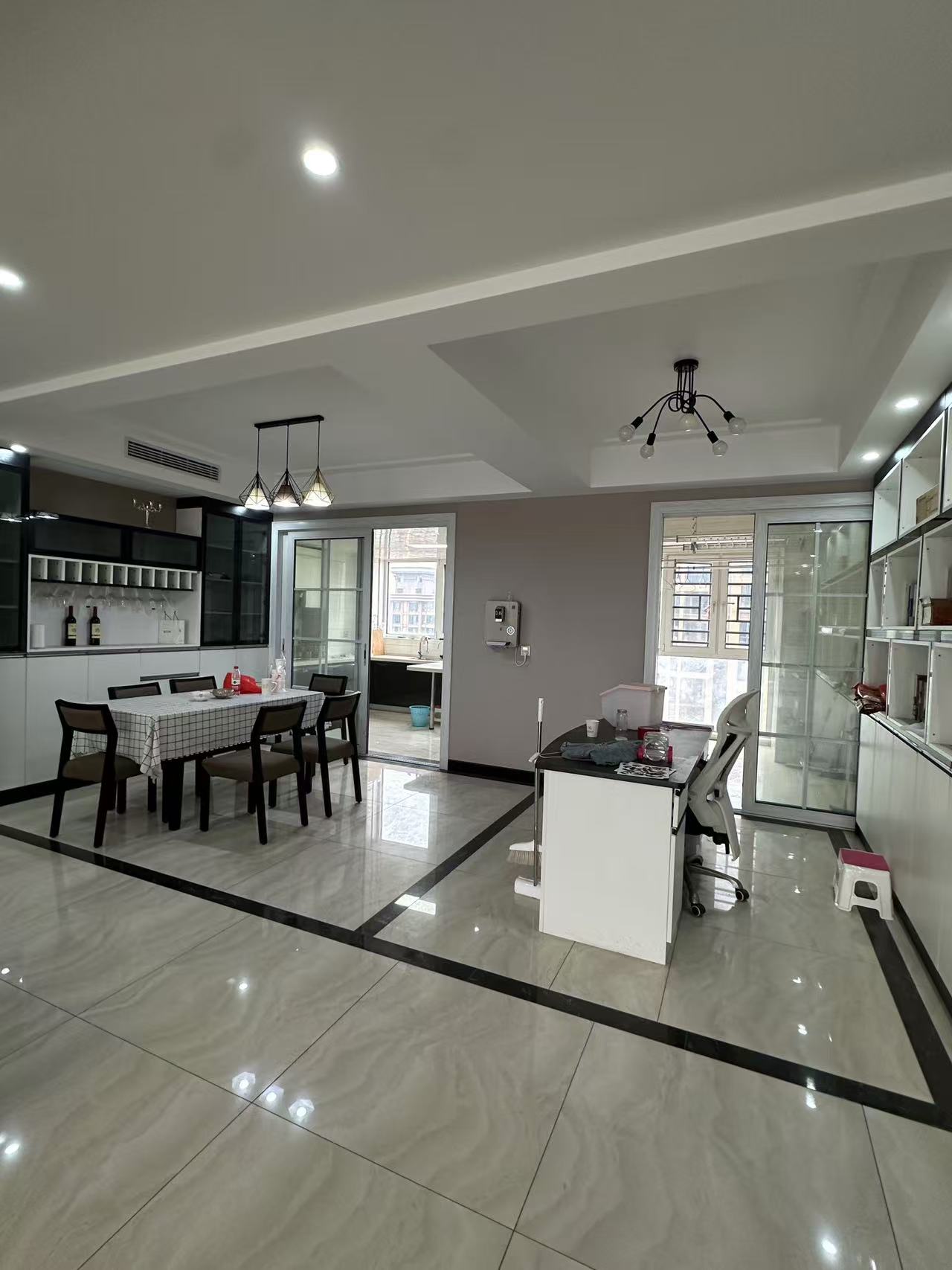 檀香山 1室2厅3卫 100.0万 檀香山 1室2厅3卫 100.0万客厅