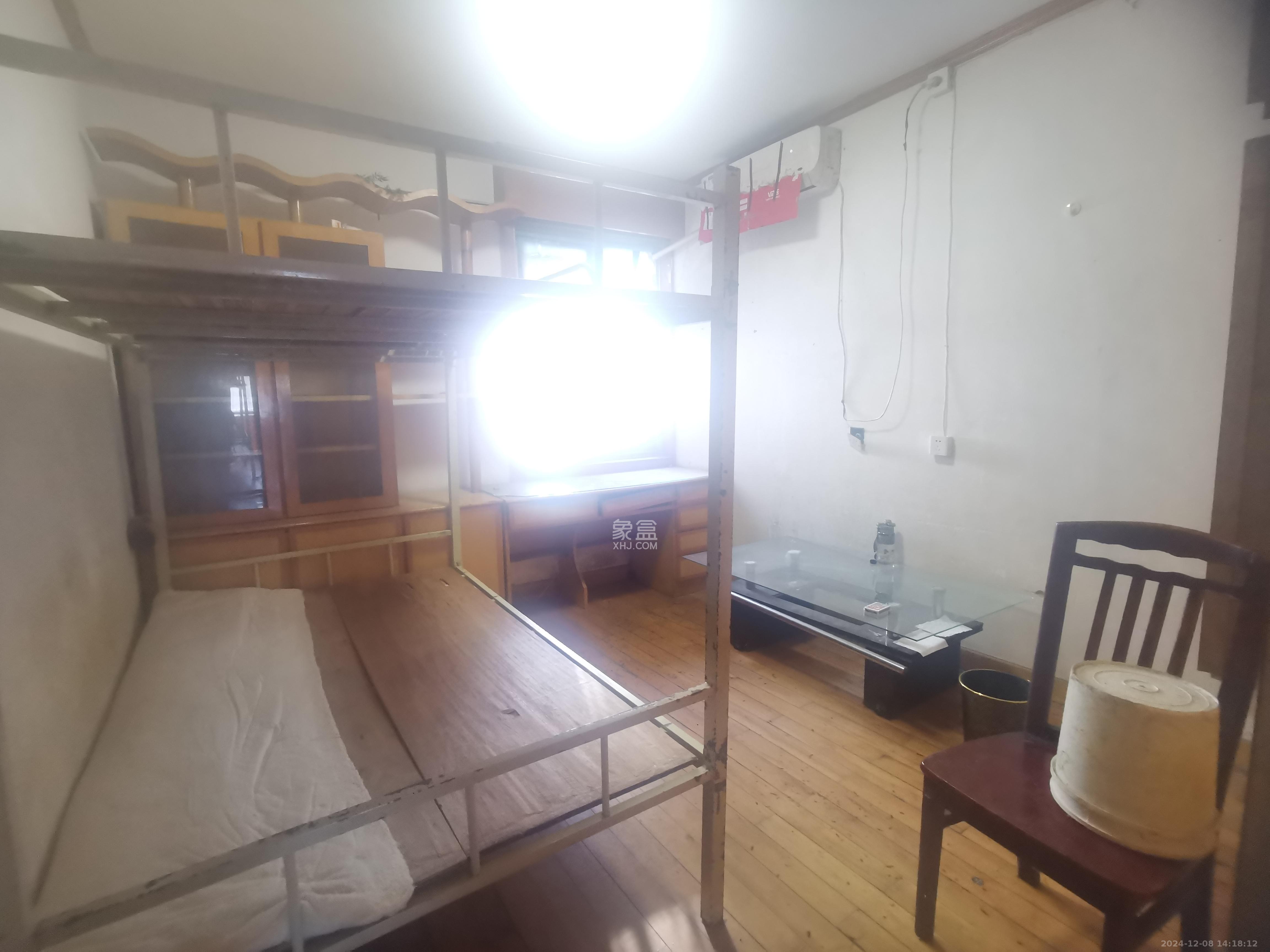 里仁巷散盘 3室2厅2卫 2300.0元/月 里仁巷散盘 3室2厅2卫 2300.0元/月室内图