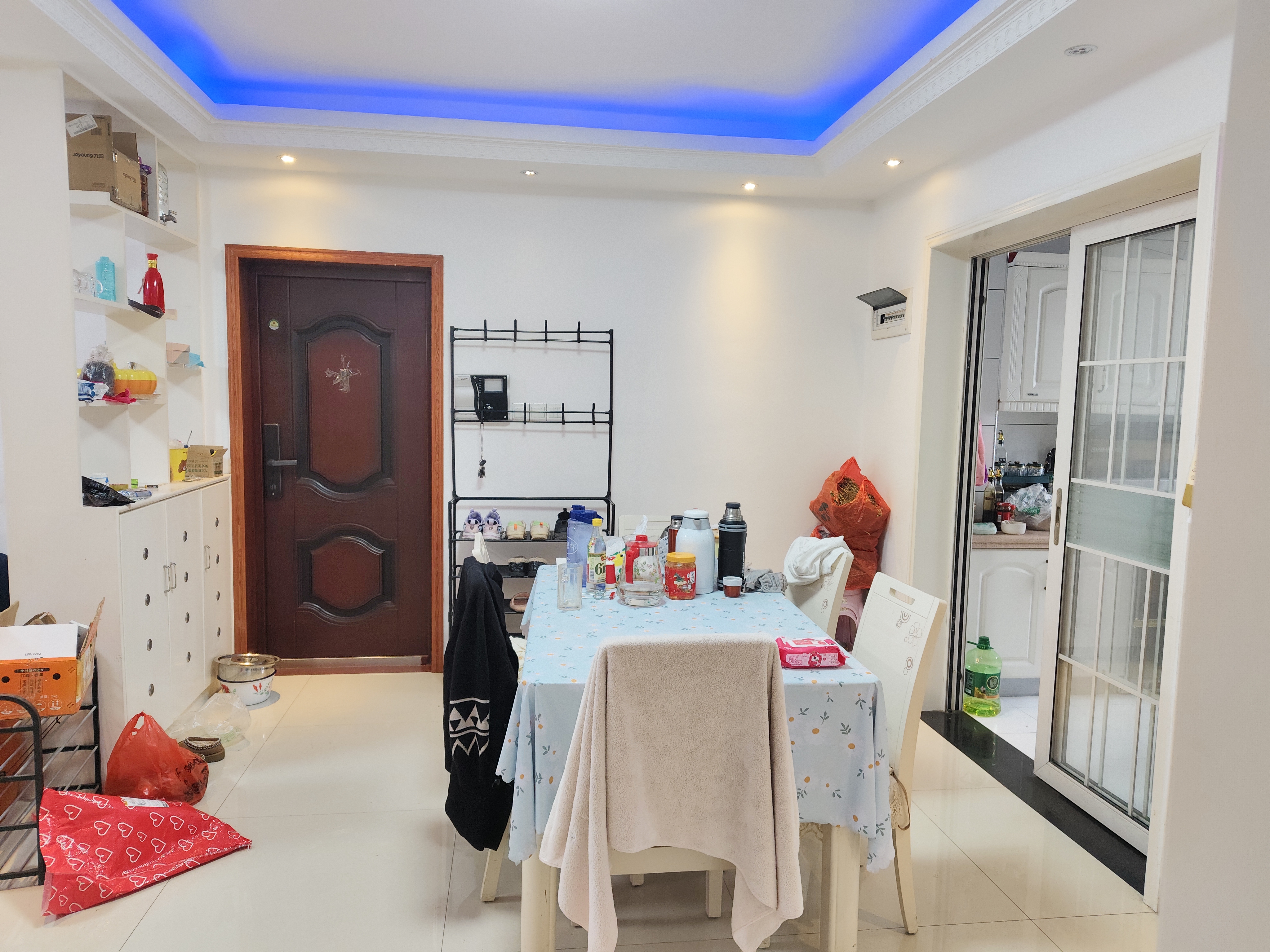 龙洲馨苑 1室2厅2卫 55.0万 龙洲馨苑 1室2厅2卫 55.0万客厅