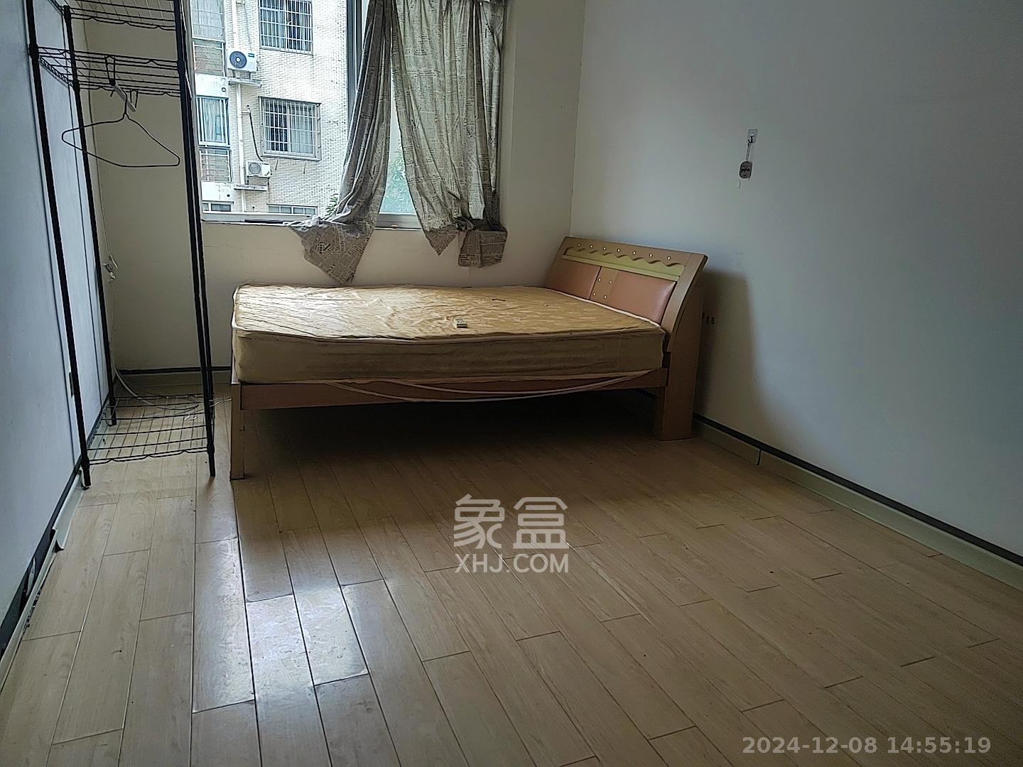 西江庭院(盐业集团宿舍) 3室2厅1卫 2500.0元/月 西江庭院(盐业集团宿舍) 3室2厅1卫 2500.0元/月室内图