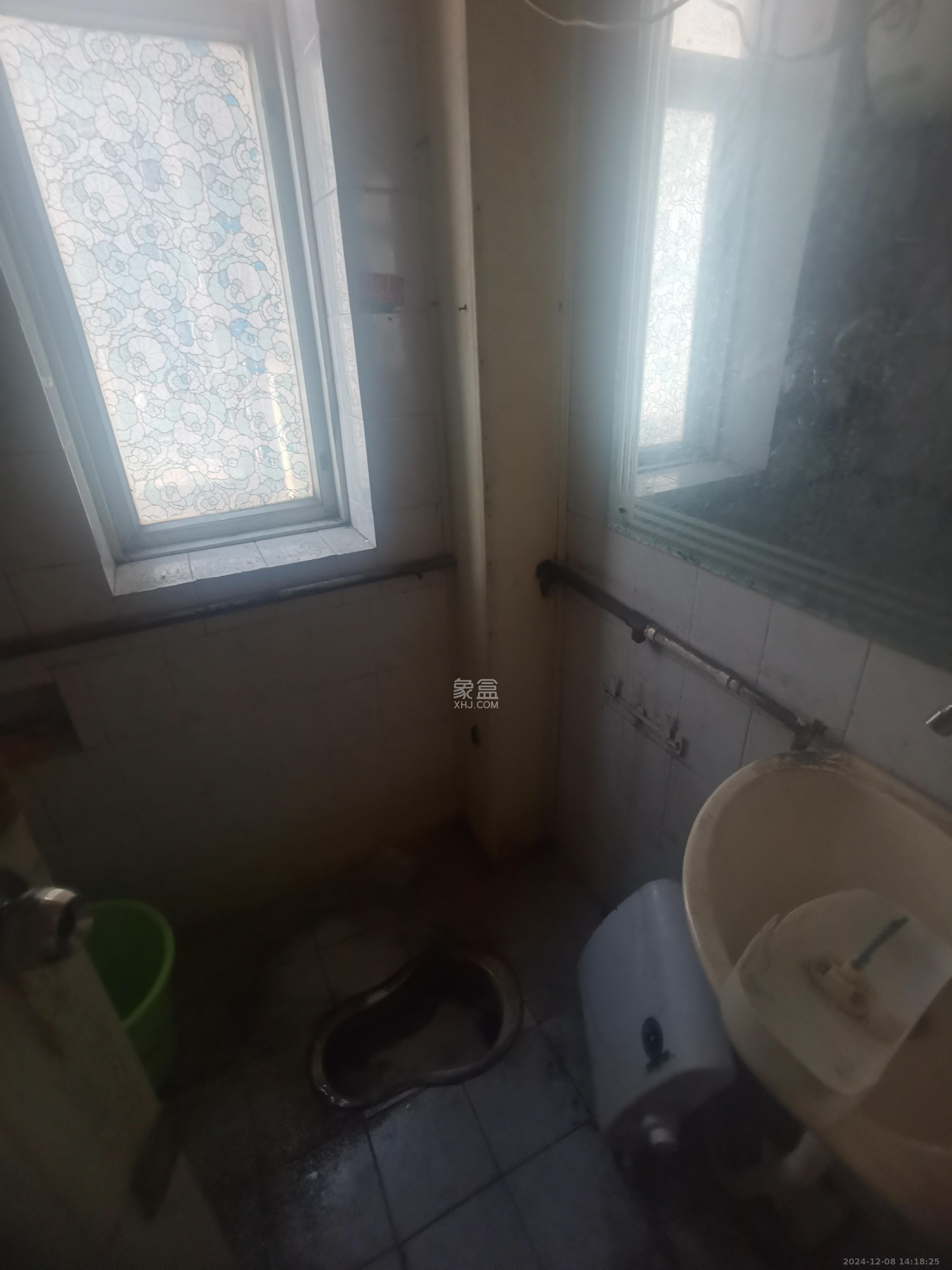 里仁巷散盘 3室2厅2卫 2300.0元/月 里仁巷散盘 3室2厅2卫 2300.0元/月室内图