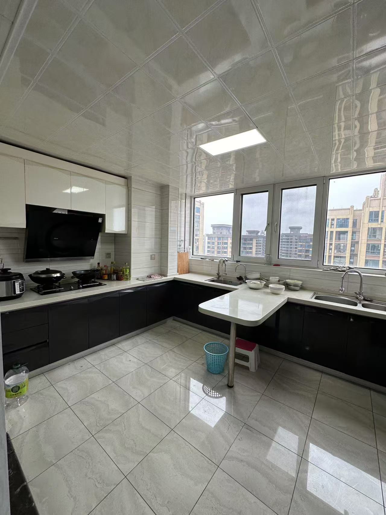 檀香山 1室2厅3卫 100.0万 檀香山 1室2厅3卫 100.0万客厅