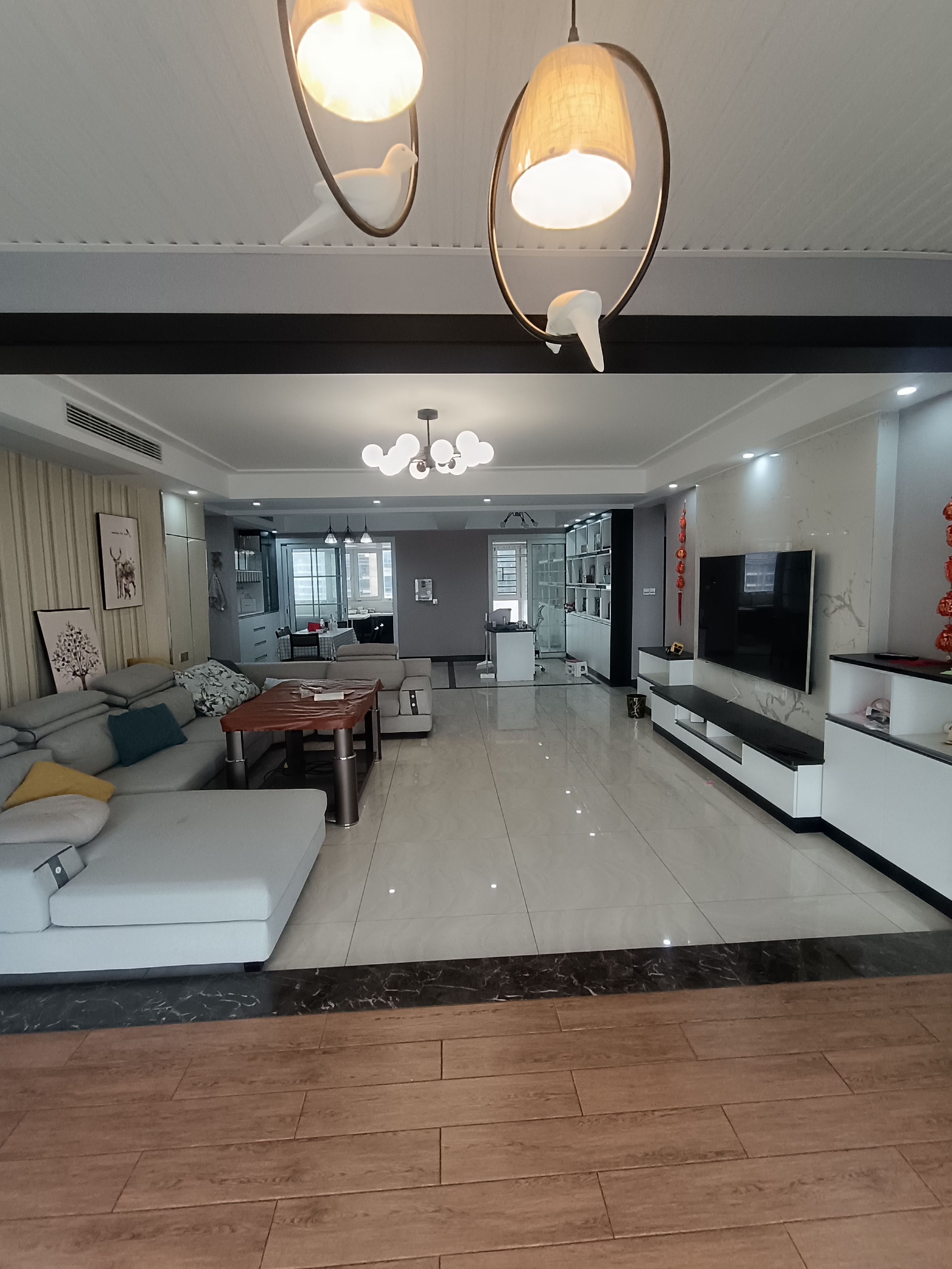 檀香山 1室2厅3卫 100.0万 檀香山 1室2厅3卫 100.0万客厅