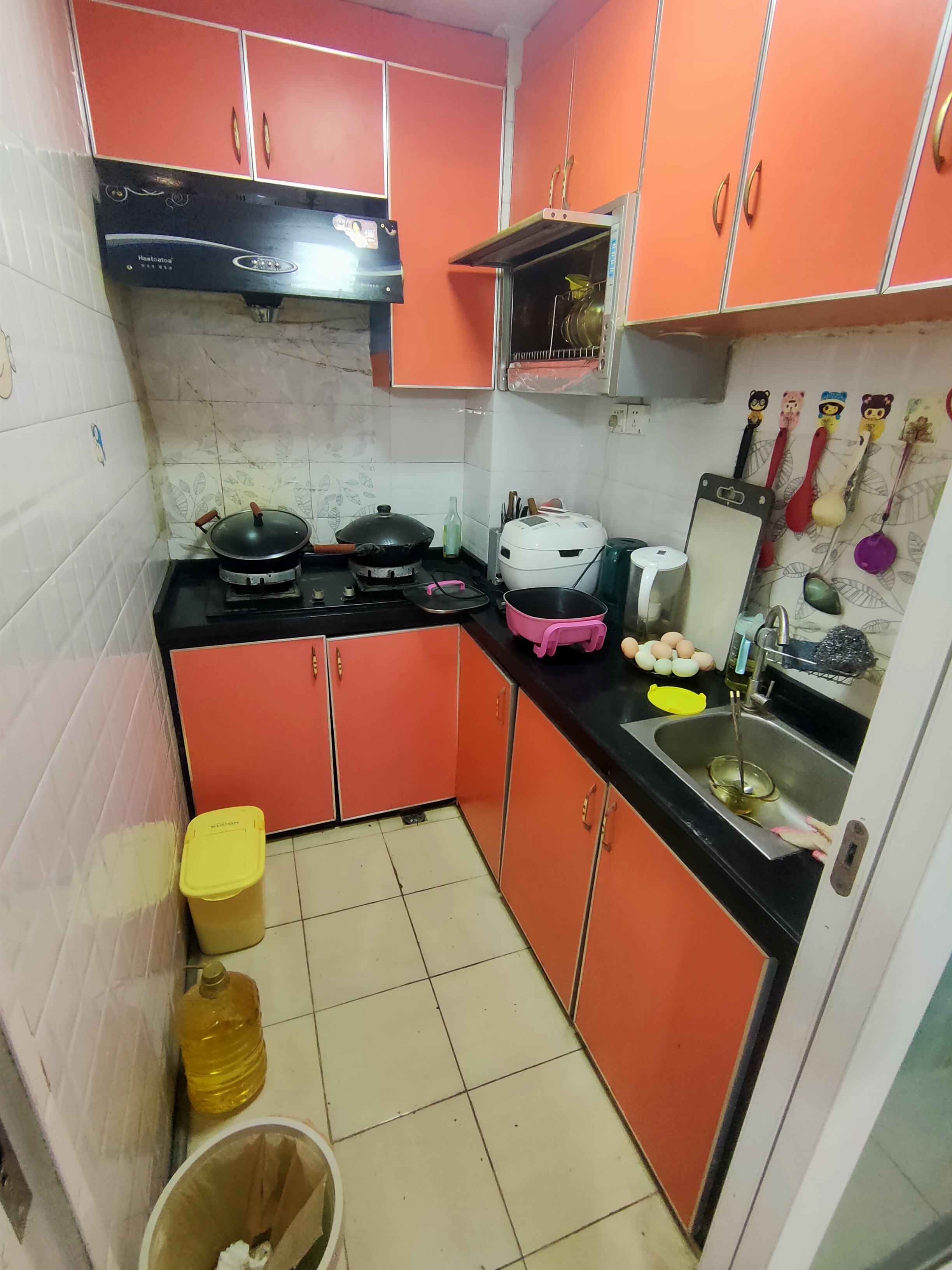 金海大厦(海秀西路) 2室2厅1卫 98.0万 金海大厦(海秀西路) 2室2厅1卫 98.0万客厅