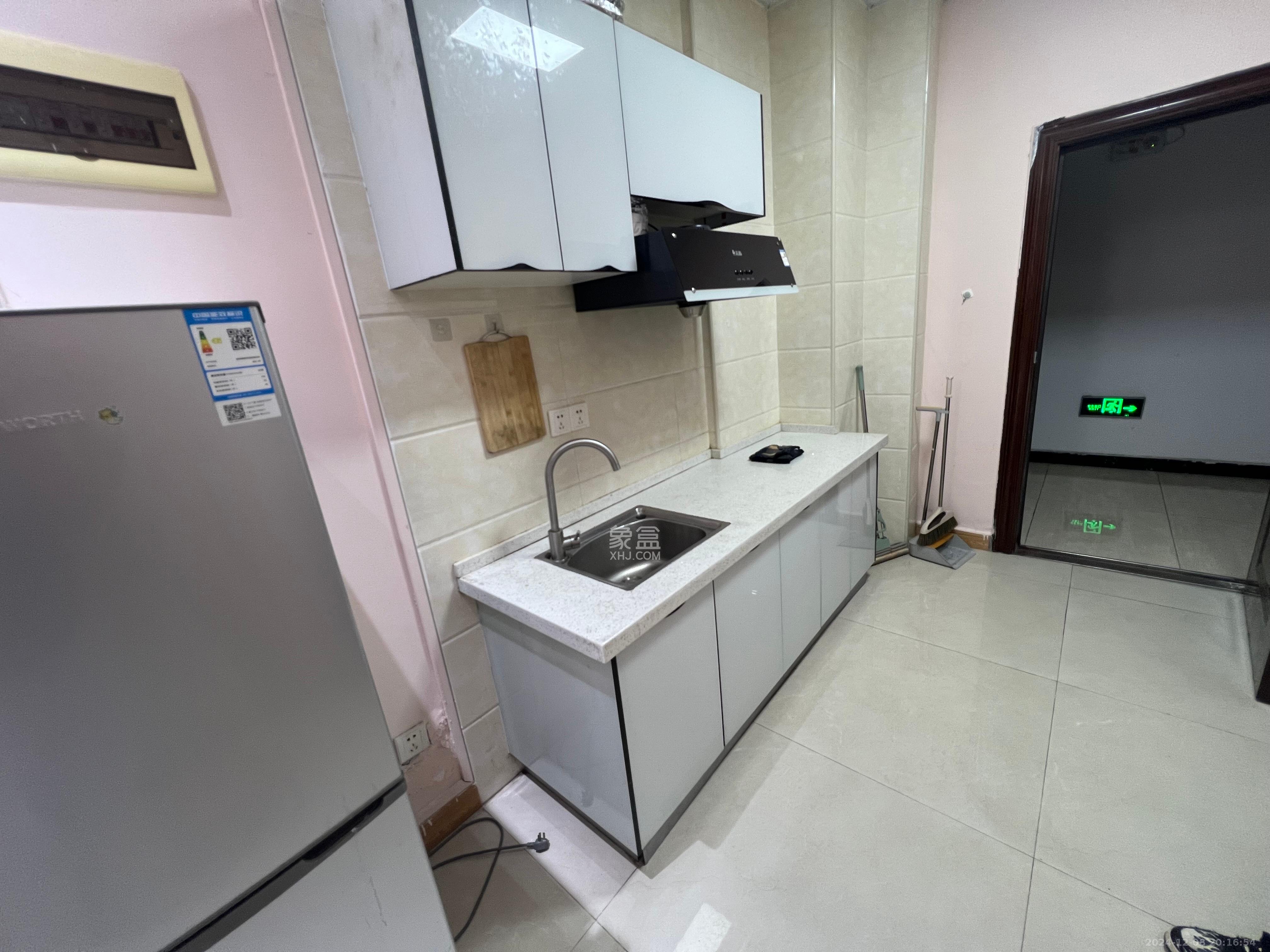 华侨假日中心（晟华苑）  1室1厅1卫   1600.00元/月室内图