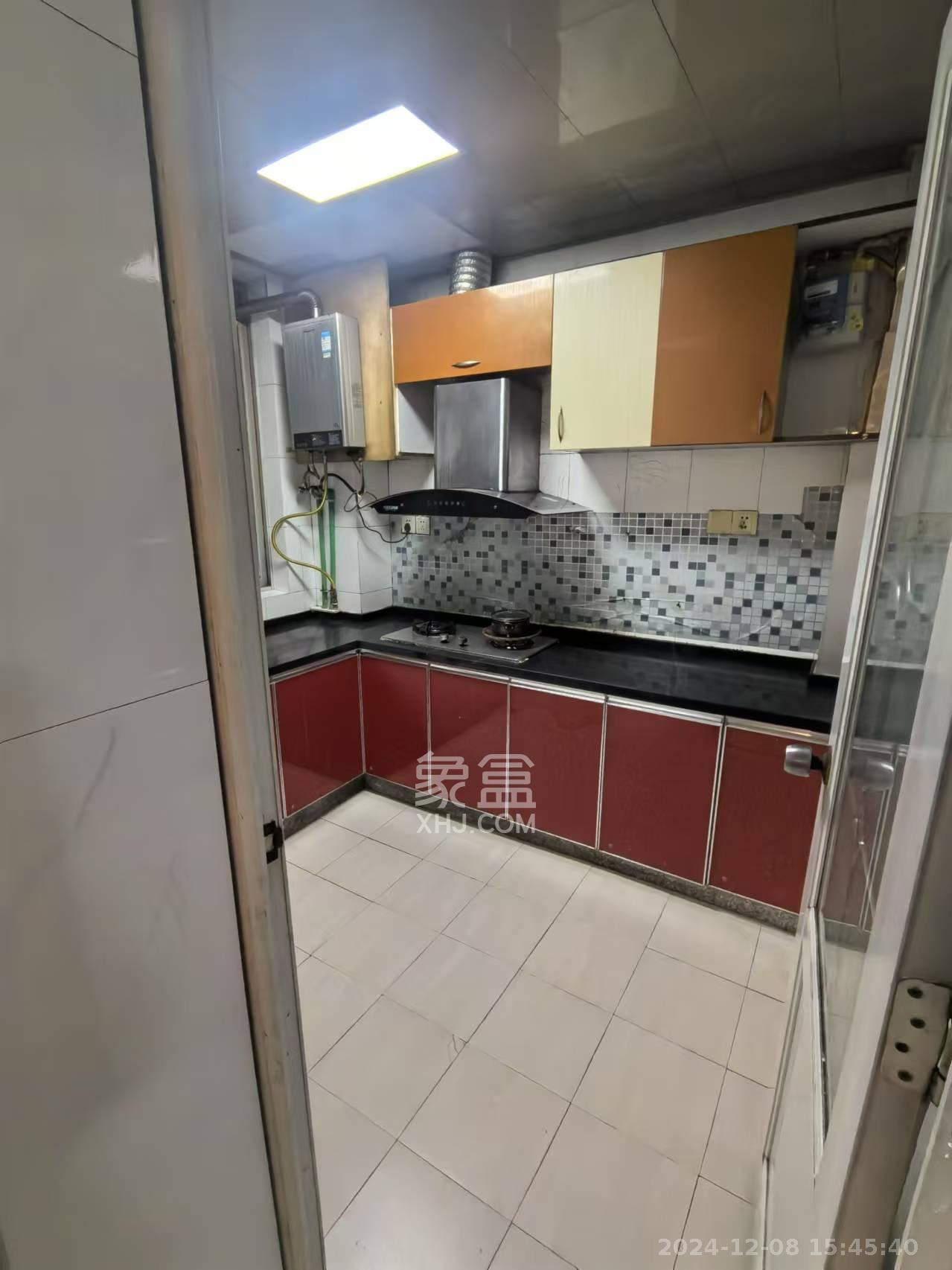 中南汽车世界  1室0厅0卫   1300.00元/月室内图