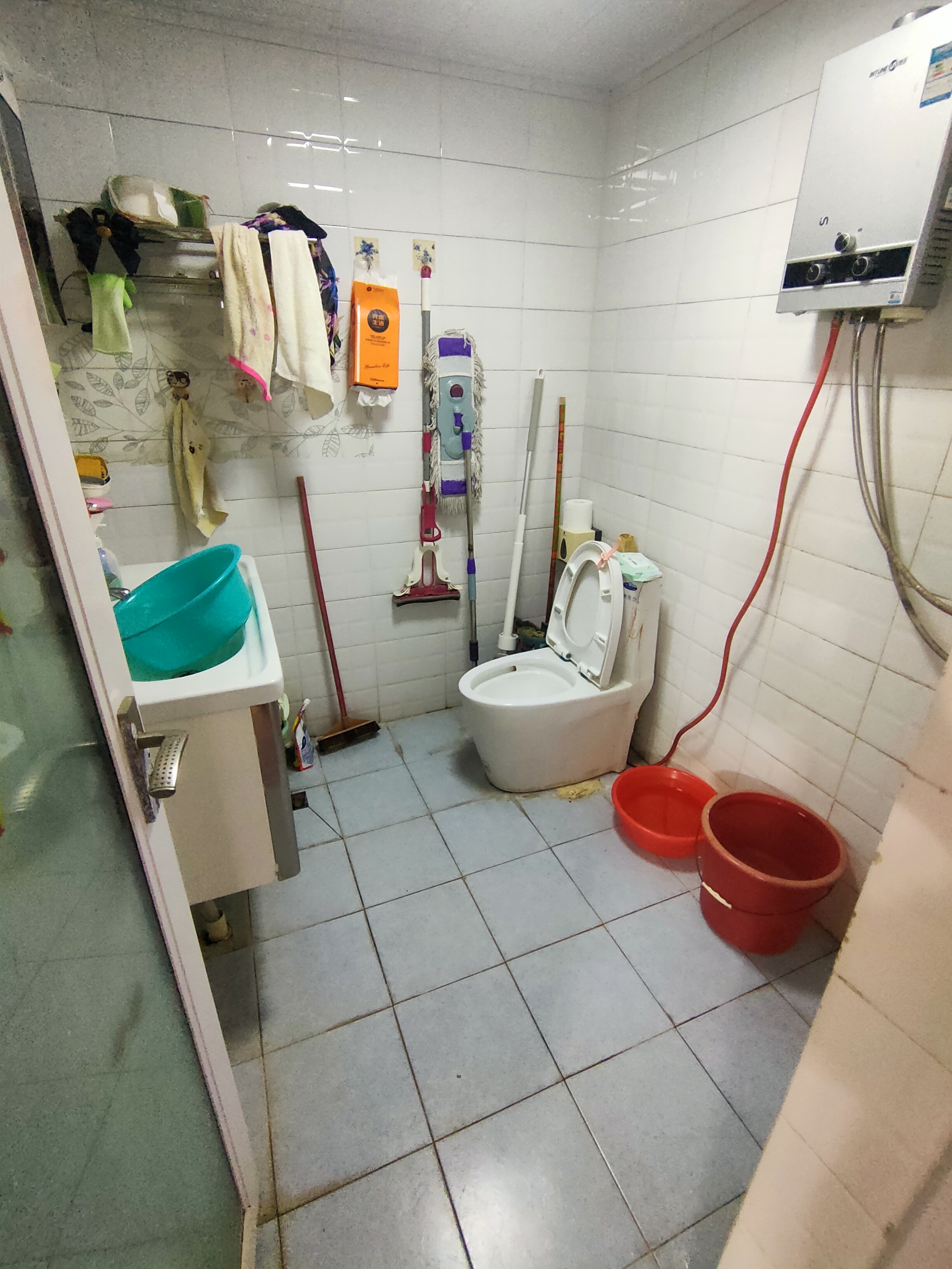 金海大厦(海秀西路) 2室2厅1卫 98.0万 金海大厦(海秀西路) 2室2厅1卫 98.0万客厅