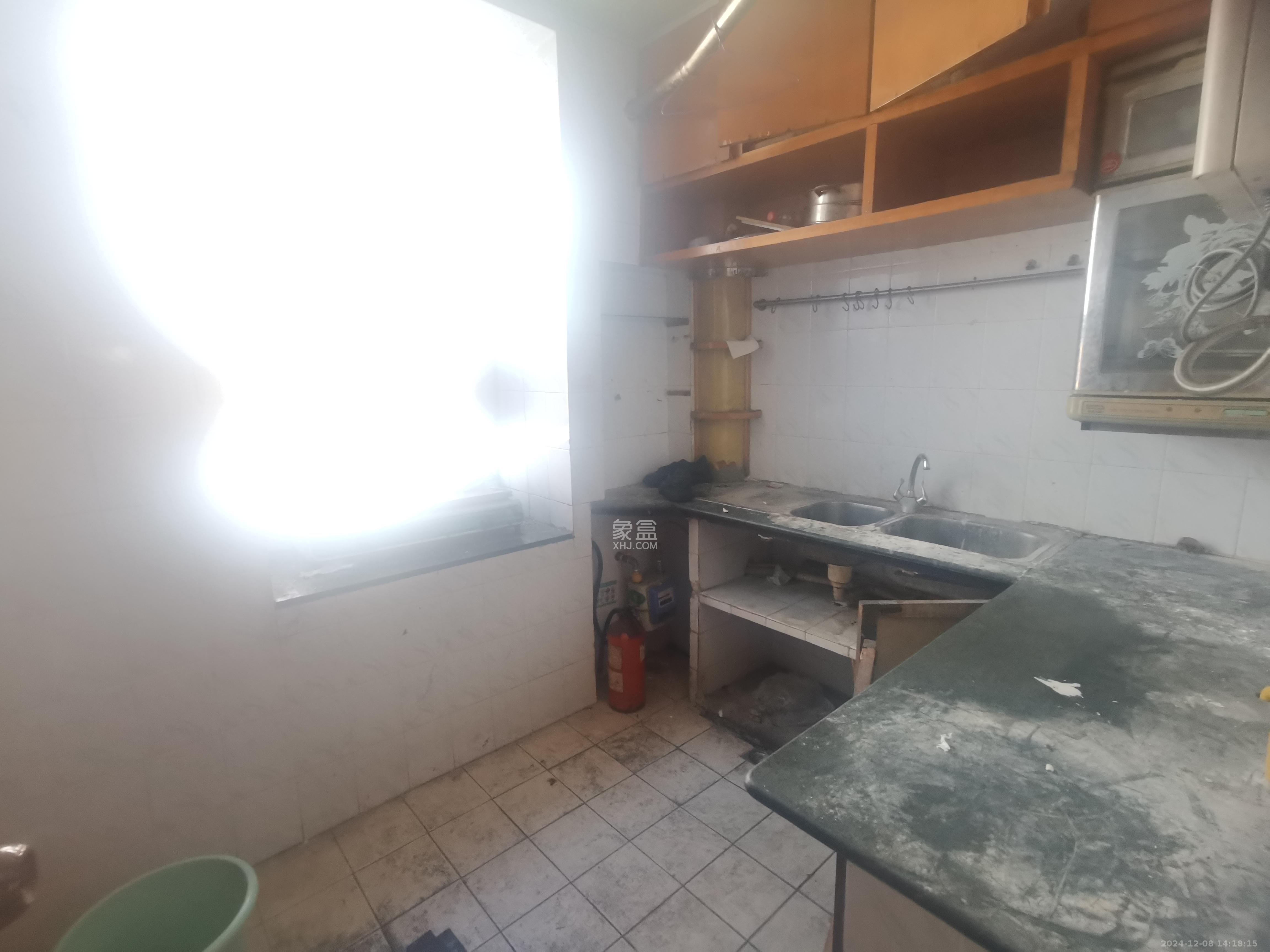 里仁巷散盘 3室2厅2卫 2300.0元/月 里仁巷散盘 3室2厅2卫 2300.0元/月室内图