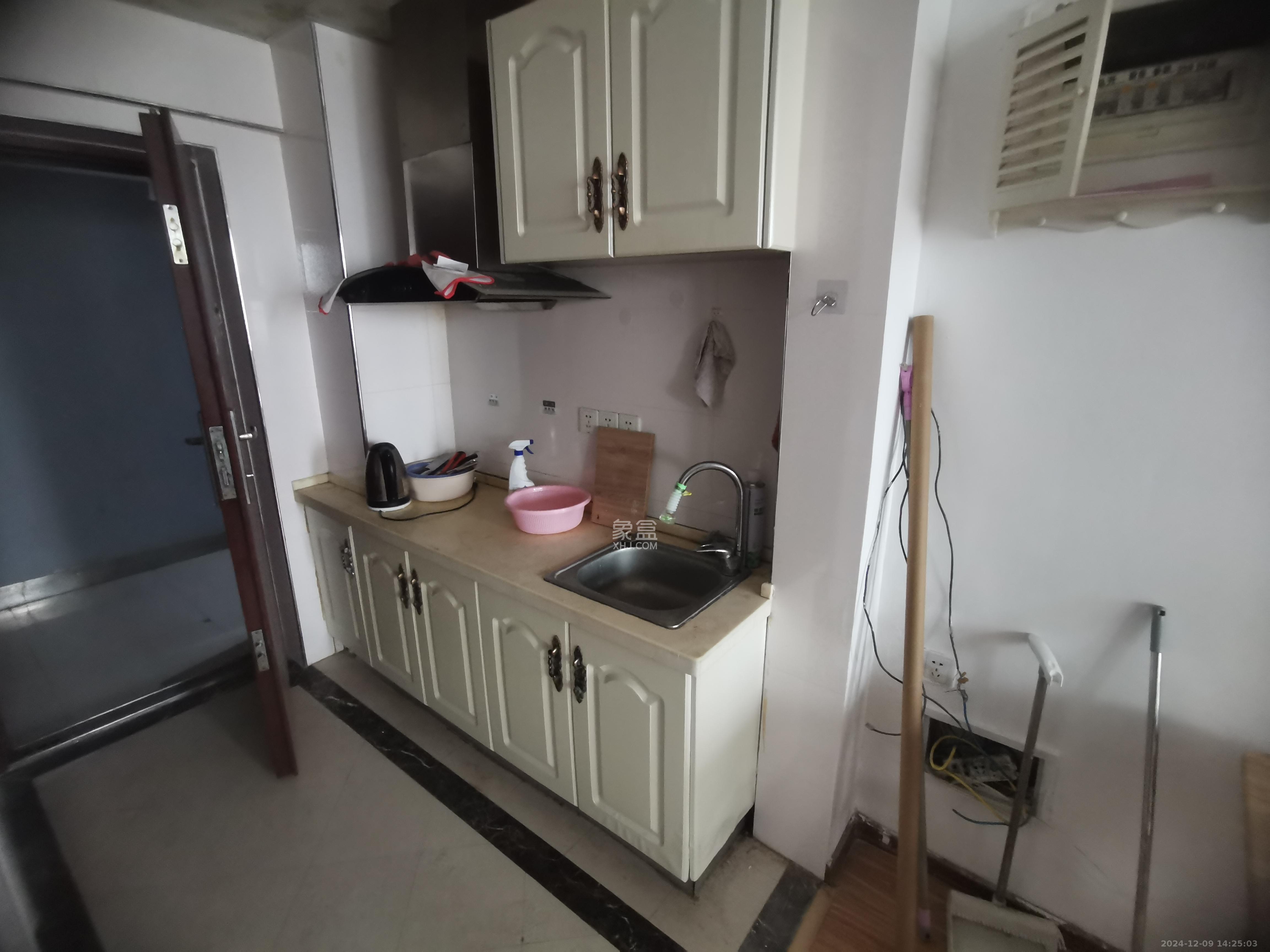 观园国际公寓 1室1厅1卫 1600.0元/月 观园国际公寓 1室1厅1卫 1600.0元/月室内图